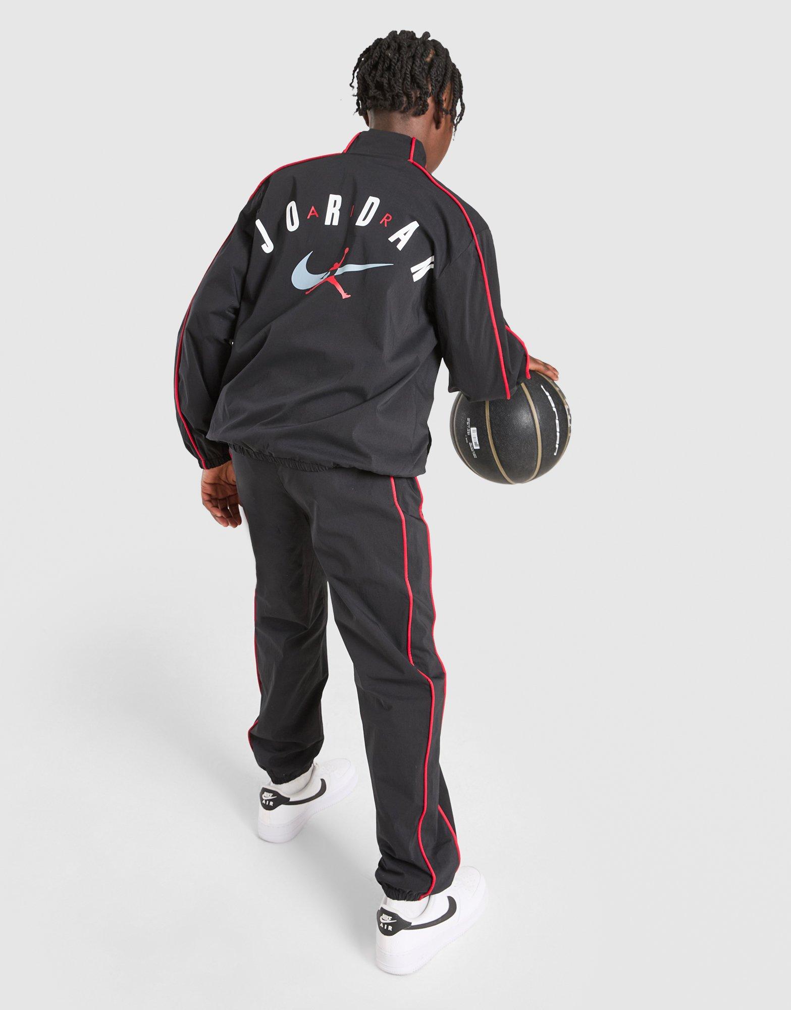 Gyerek melegítőszett JORDAN MELEGÍTŐ $ WOVEN ARCH SUIT BLK/RED 95F676-023 Fekete