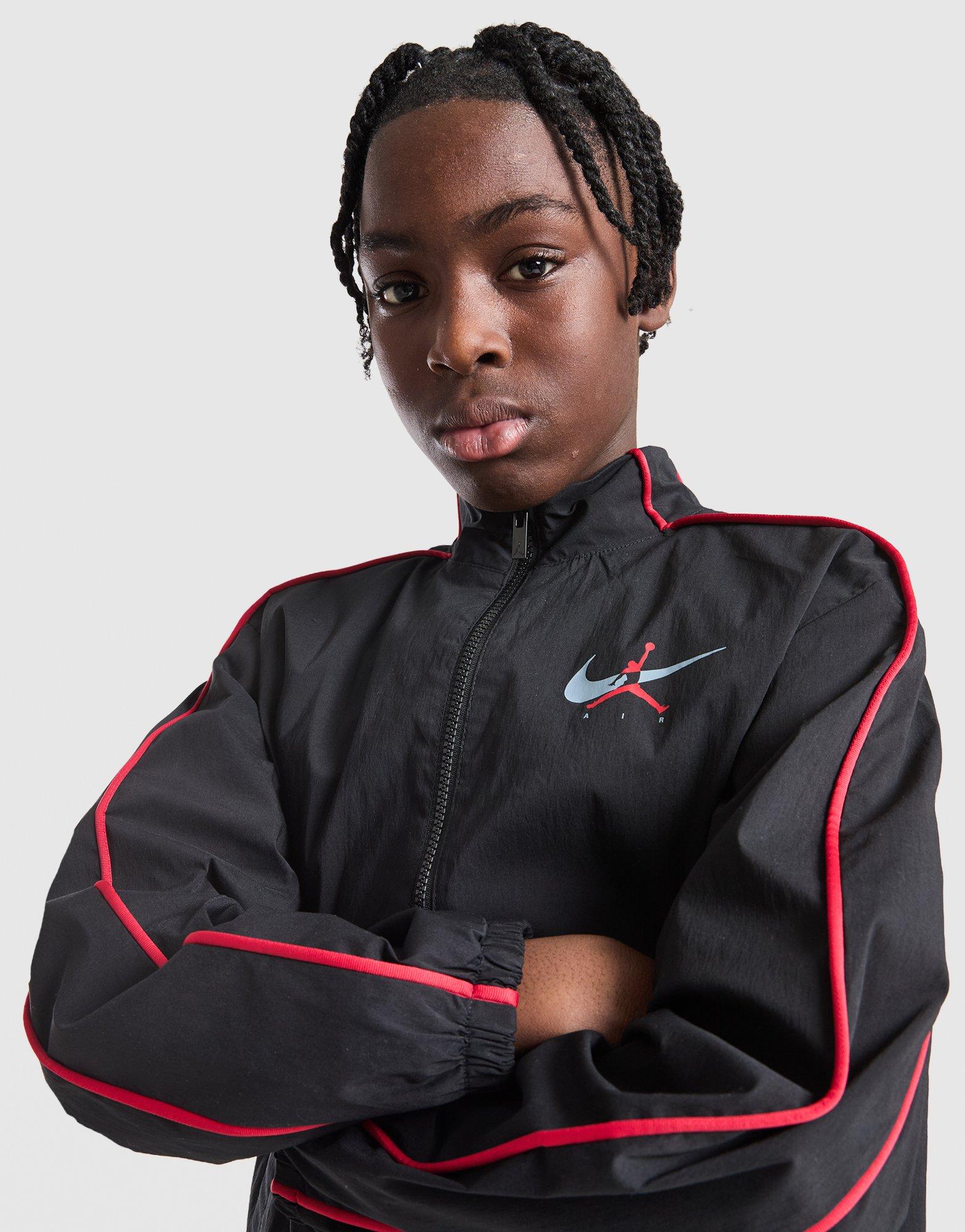 Gyerek melegítőszett JORDAN MELEGÍTŐ $ WOVEN ARCH SUIT BLK/RED 95F676-023 Fekete