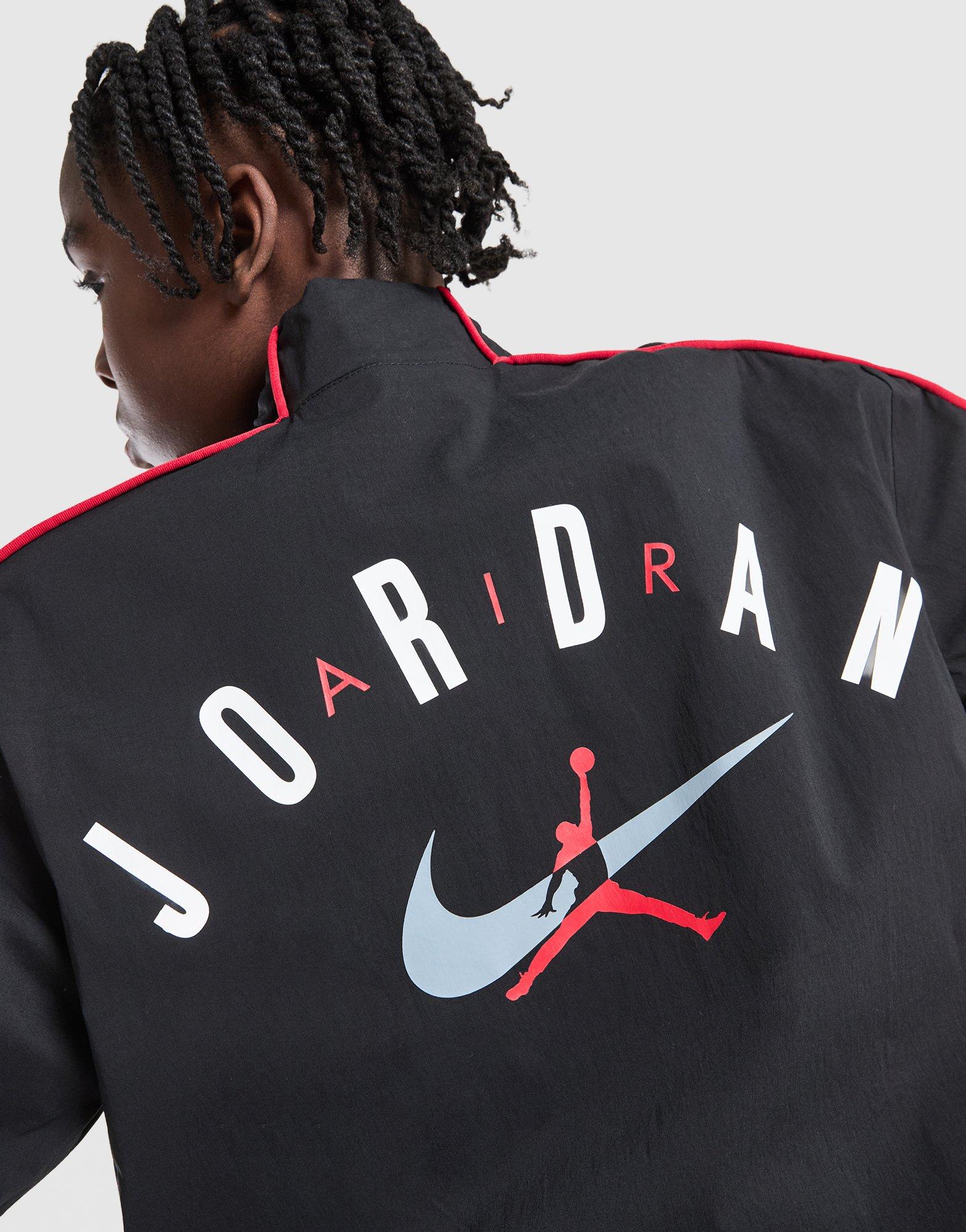 Gyerek melegítőszett JORDAN MELEGÍTŐ $ WOVEN ARCH SUIT BLK/RED 95F676-023 Fekete