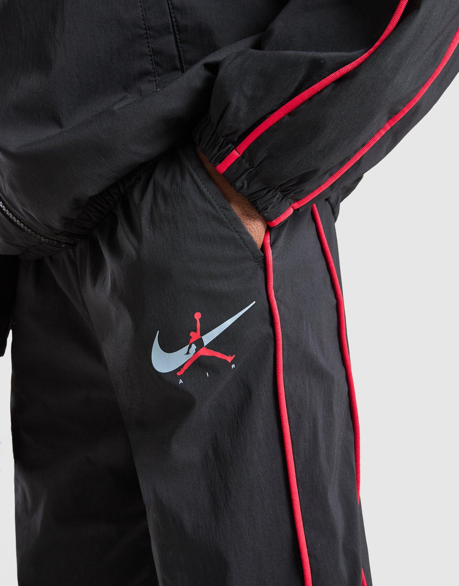 Gyerek melegítőszett JORDAN MELEGÍTŐ $ WOVEN ARCH SUIT BLK/RED 95F676-023 Fekete