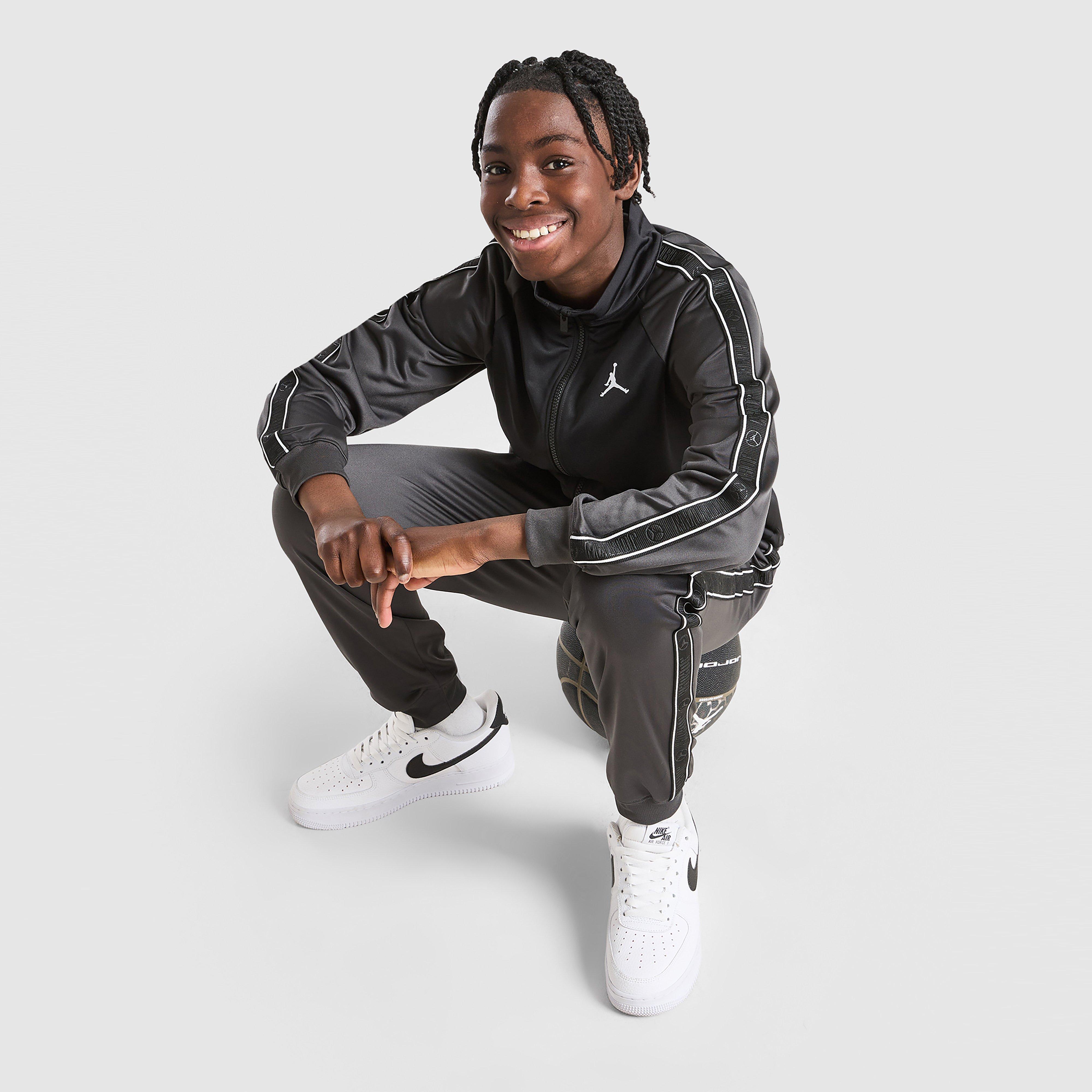 Gyerek melegítőszett JORDAN MELEGÍTŐ $TAPE SUIT BLK/GREY