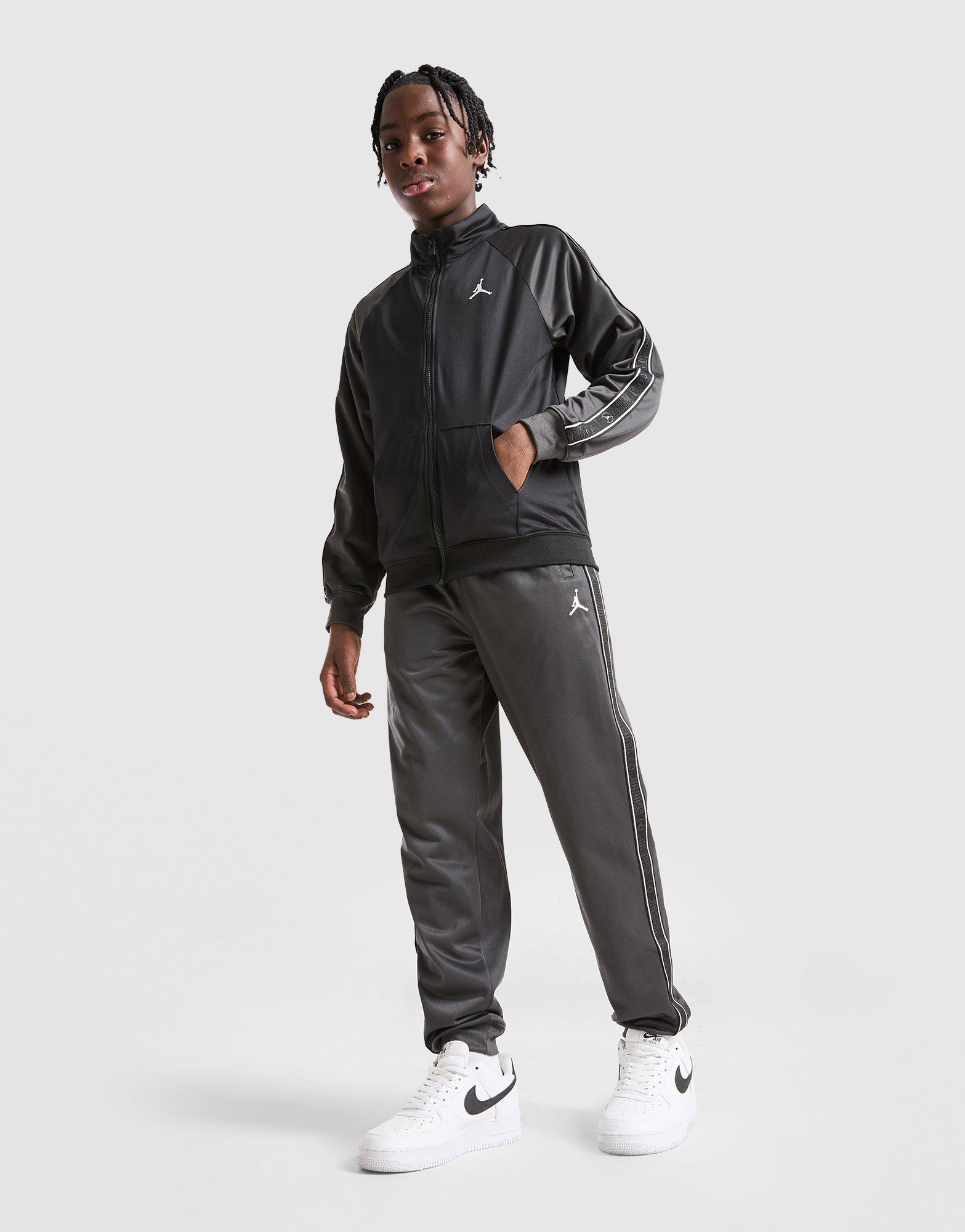 Gyerek melegítőszett JORDAN MELEGÍTŐ $TAPE SUIT BLK/GREY 95F677-G9Q Fekete