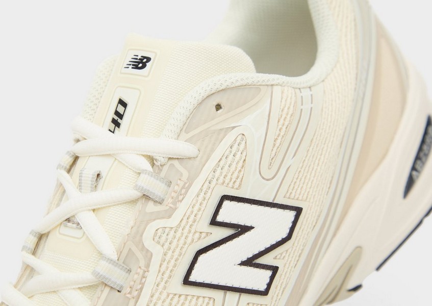New Balance 740