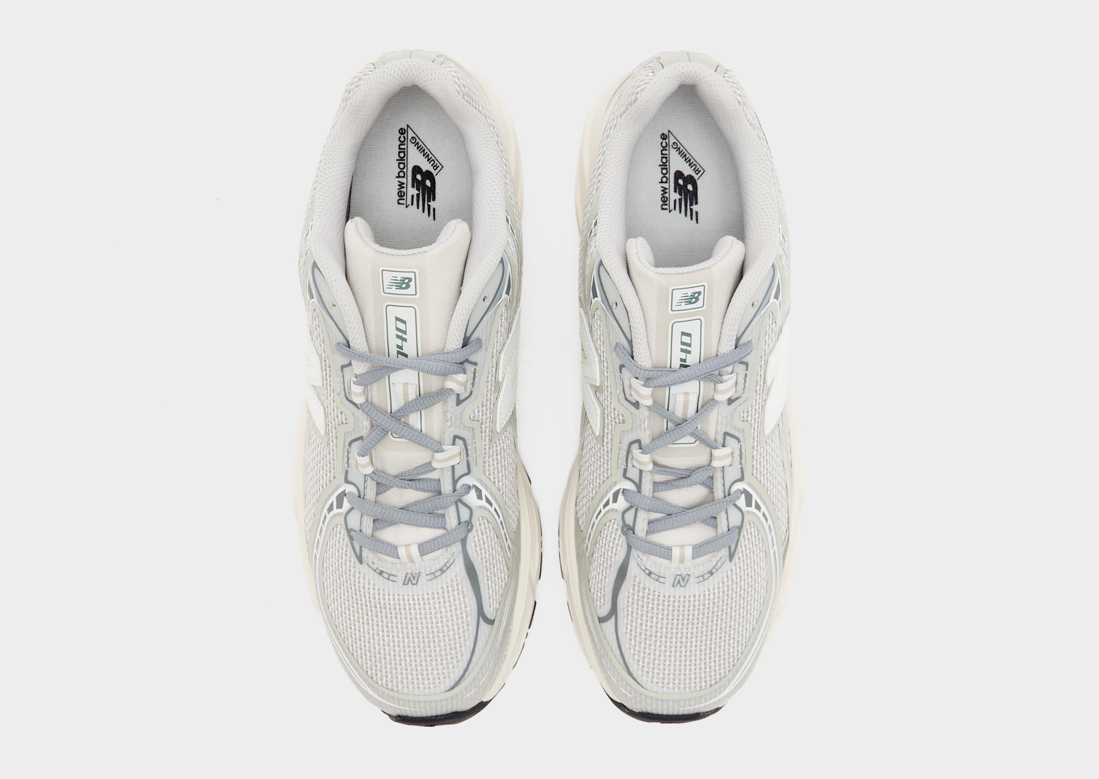 New Balance 740