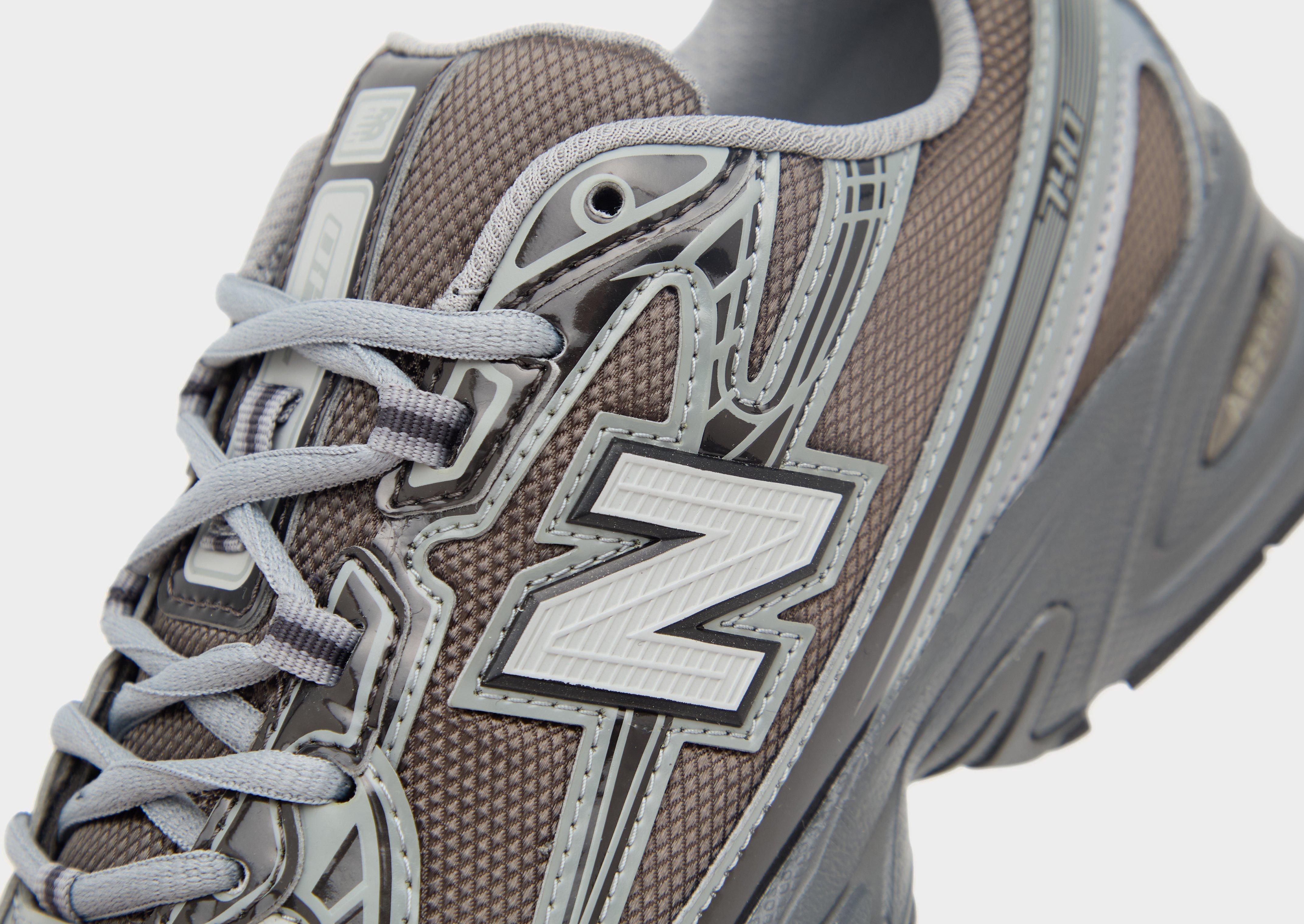 New Balance 740 V2