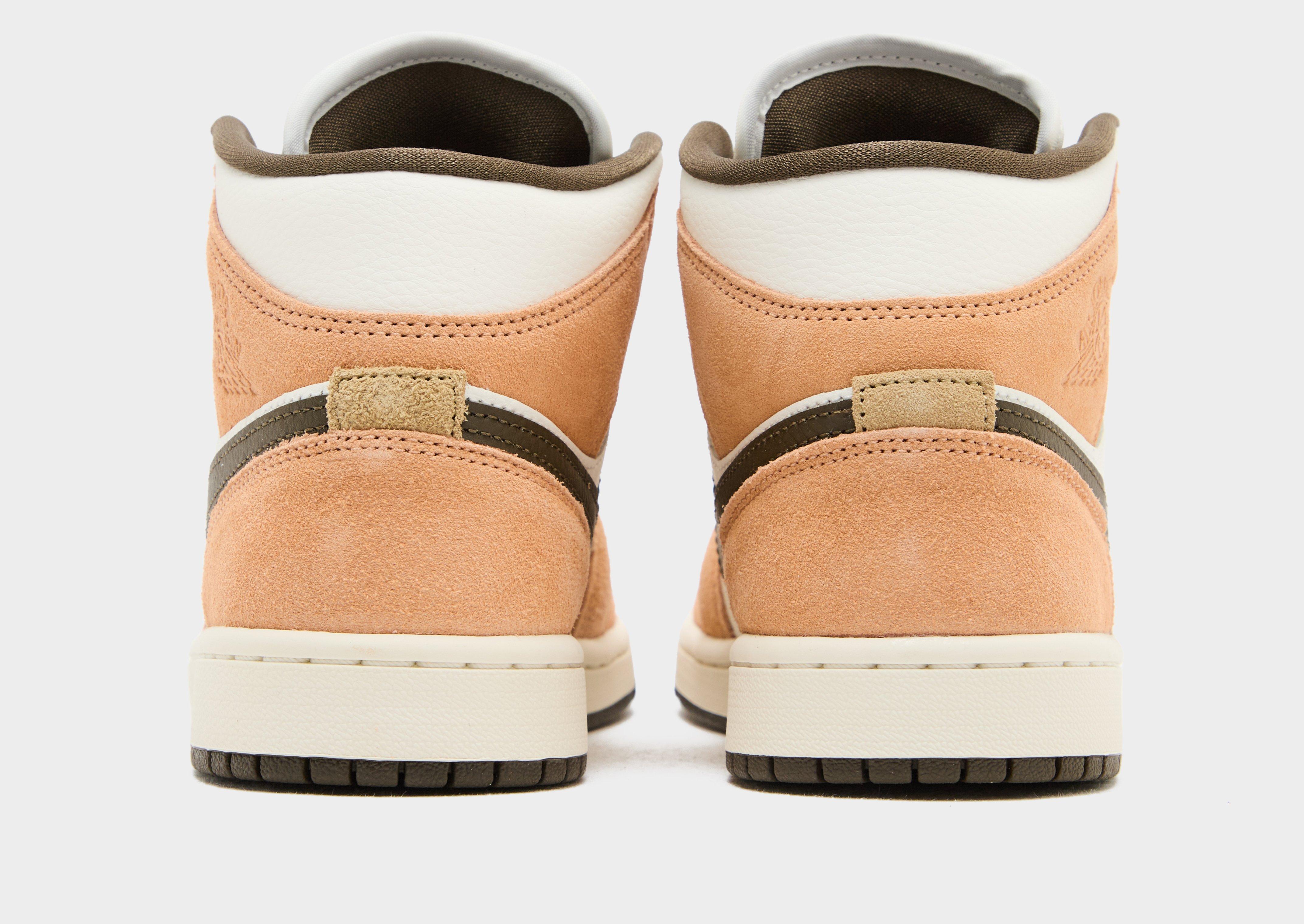 Жіночі кросівки WMNS JORDAN 1 MID EDG IQ0306-133 Бежевий