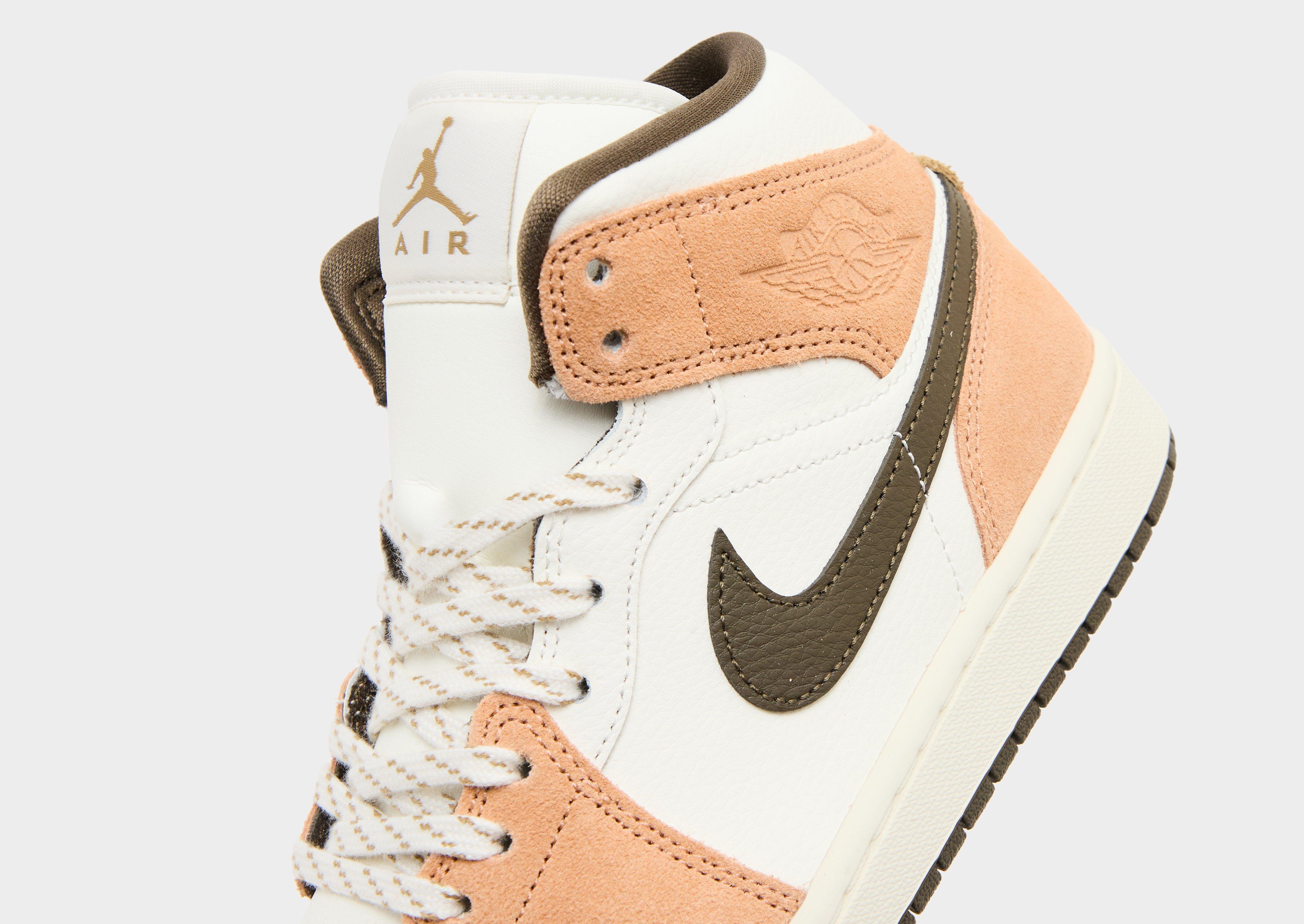 Жіночі кросівки WMNS JORDAN 1 MID EDG IQ0306-133 Бежевий