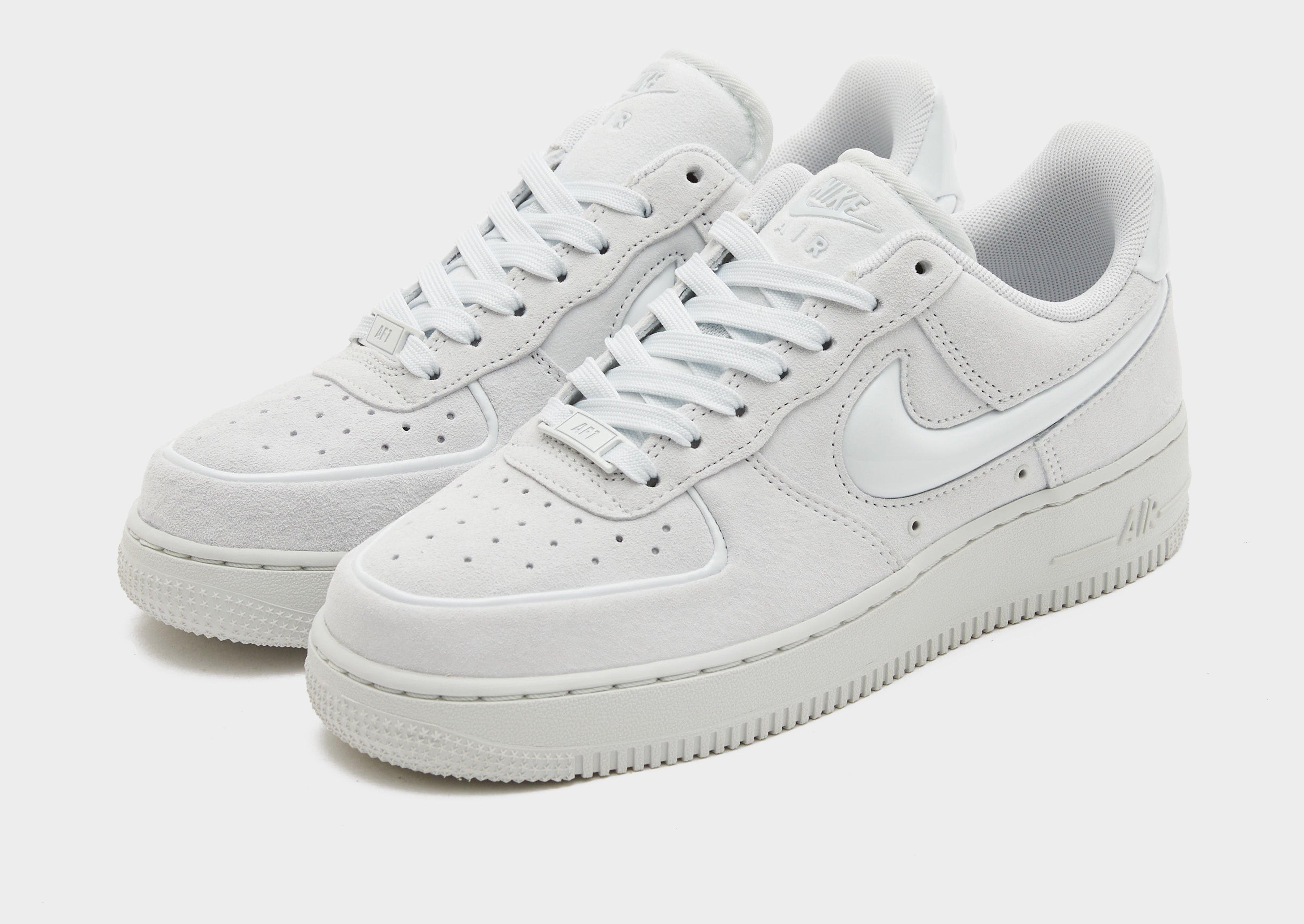 Buty sneakersy damskie NIKE W AIR FORCE 1 '07 TREND RM HV4406-100 Szary
