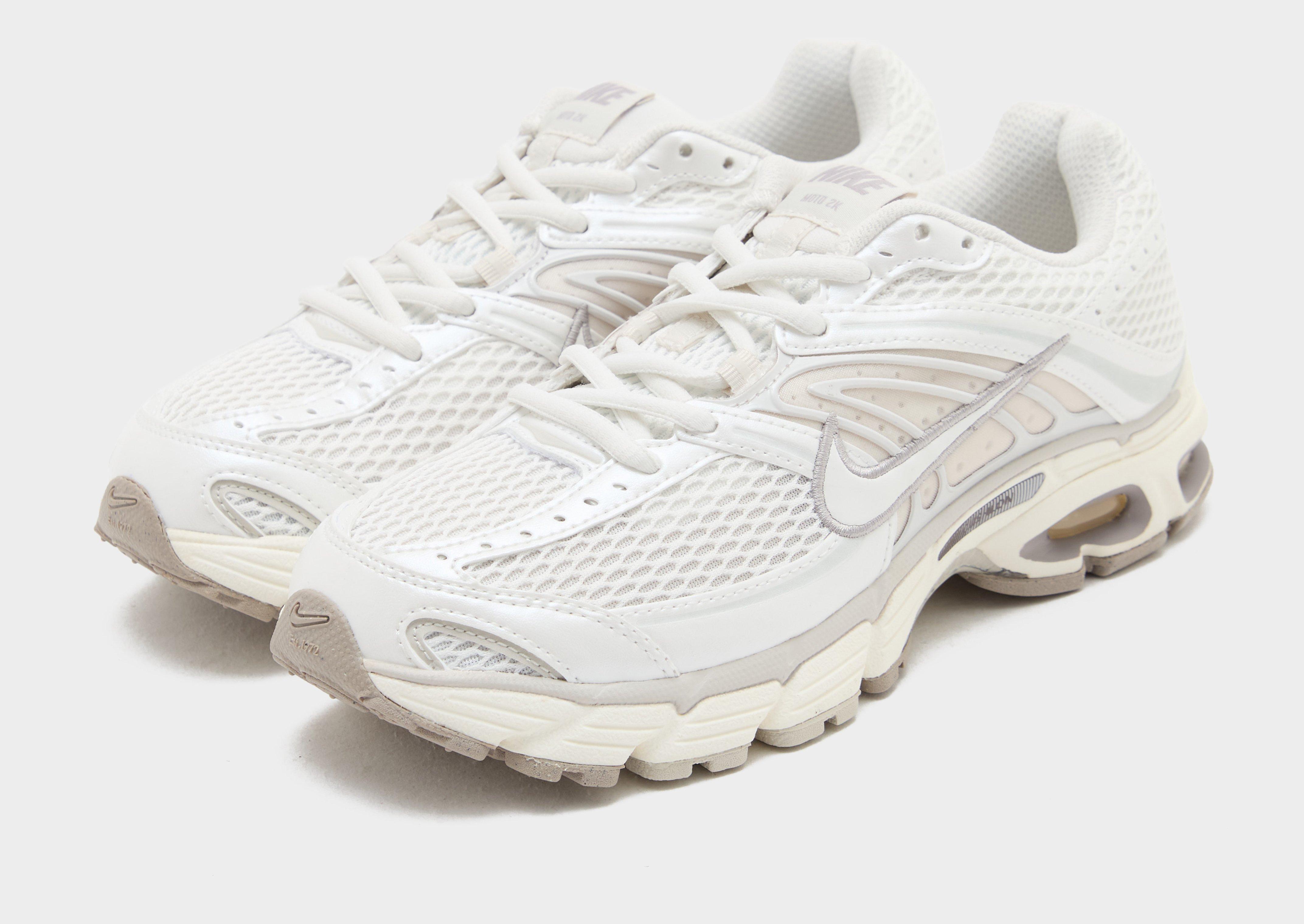 Adidași de damă NIKE W AIR MAX MOTO 2K NNEU IQ0272-030 Bej