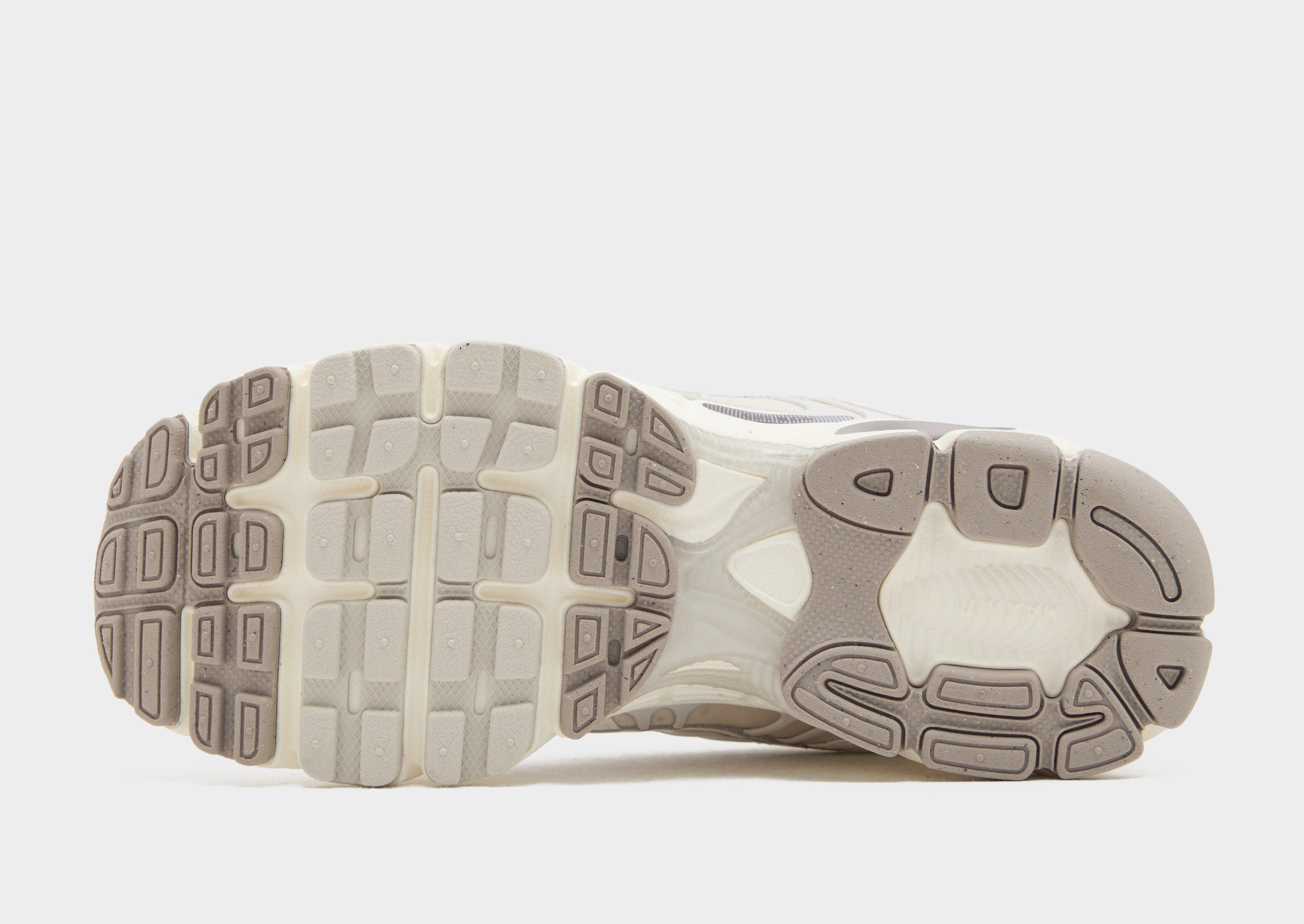 Adidași de damă NIKE W AIR MAX MOTO 2K NNEU IQ0272-030 Bej