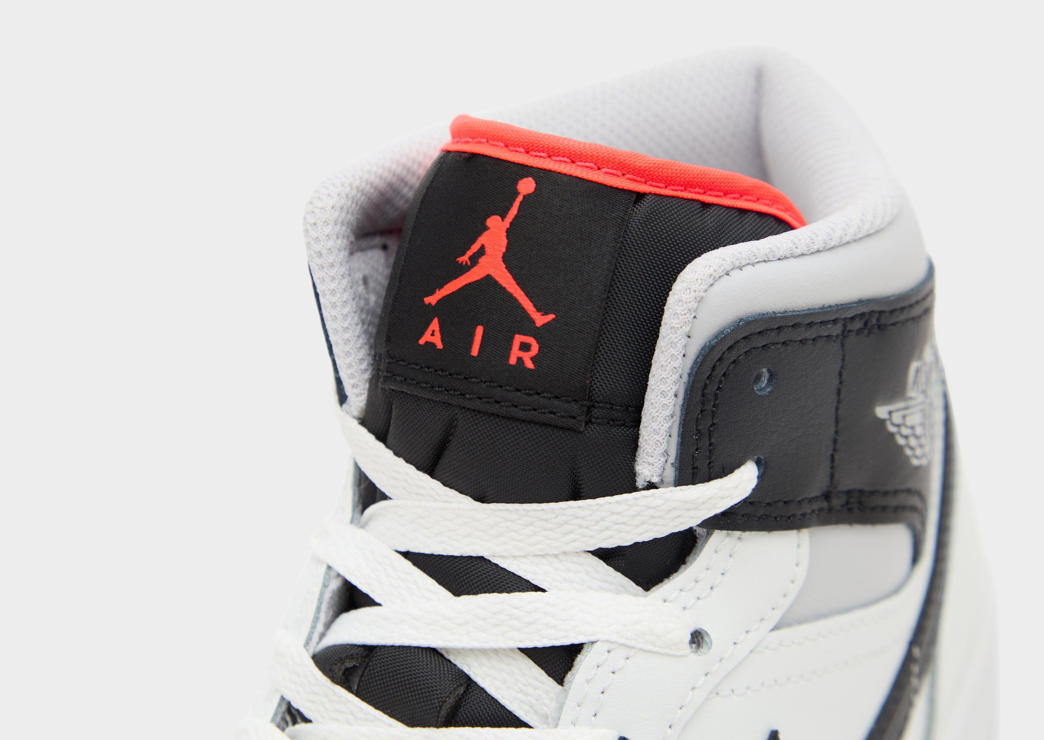 Air Jordan 1 Mid.