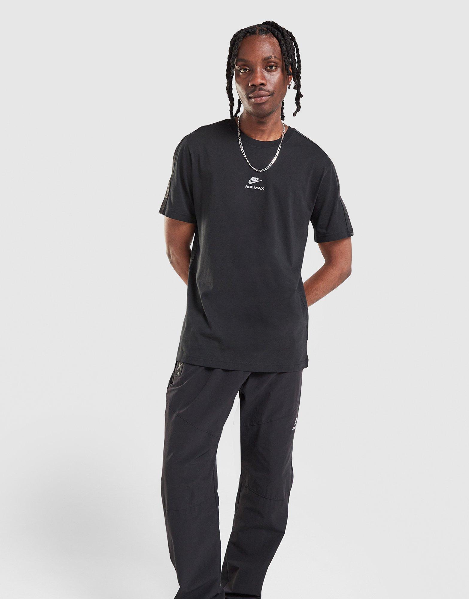 Férfi póló NIKE PÓLÓ M NSW AIR MAX SS TEE TAPE IO1054-010 Fekete