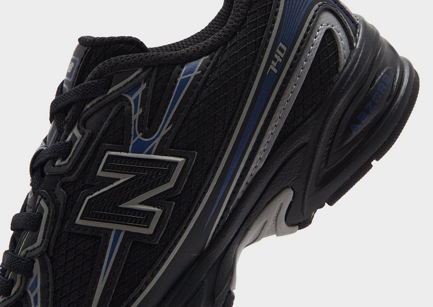 New Balance 740