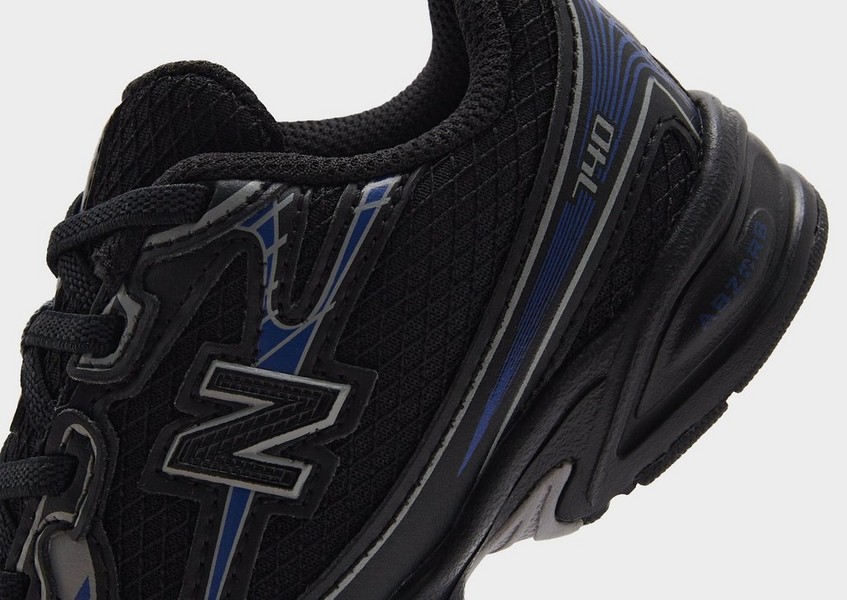New Balance 740
