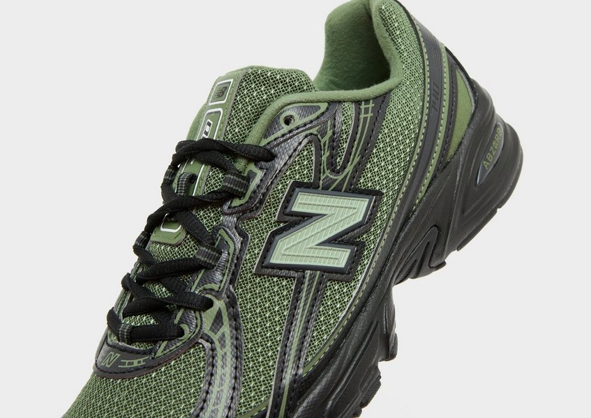 New Balance 740