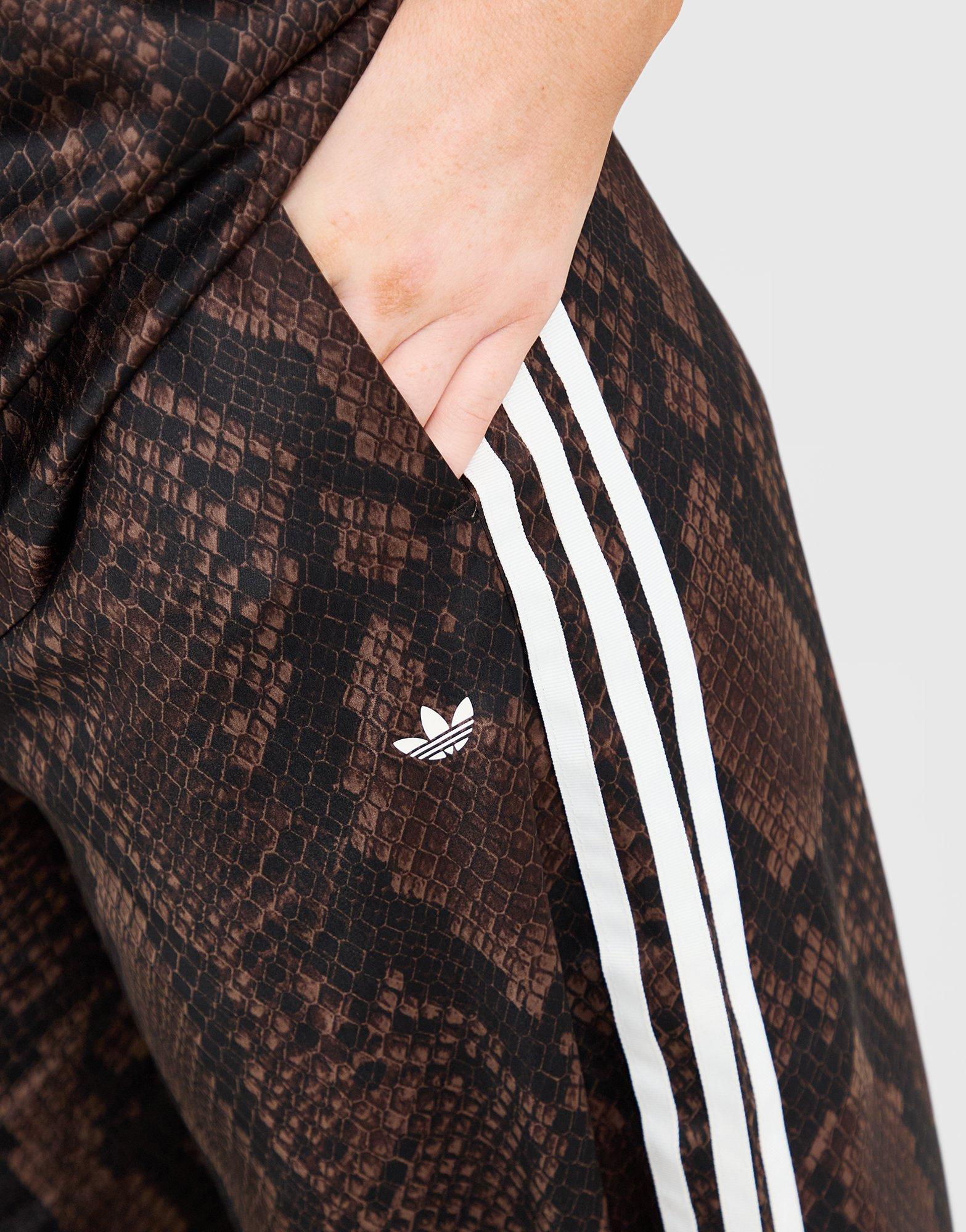 ADIDAS PANTALONI SATIN WIDE LEG SNAKE PRINT Femei Maro KX1887 | JD