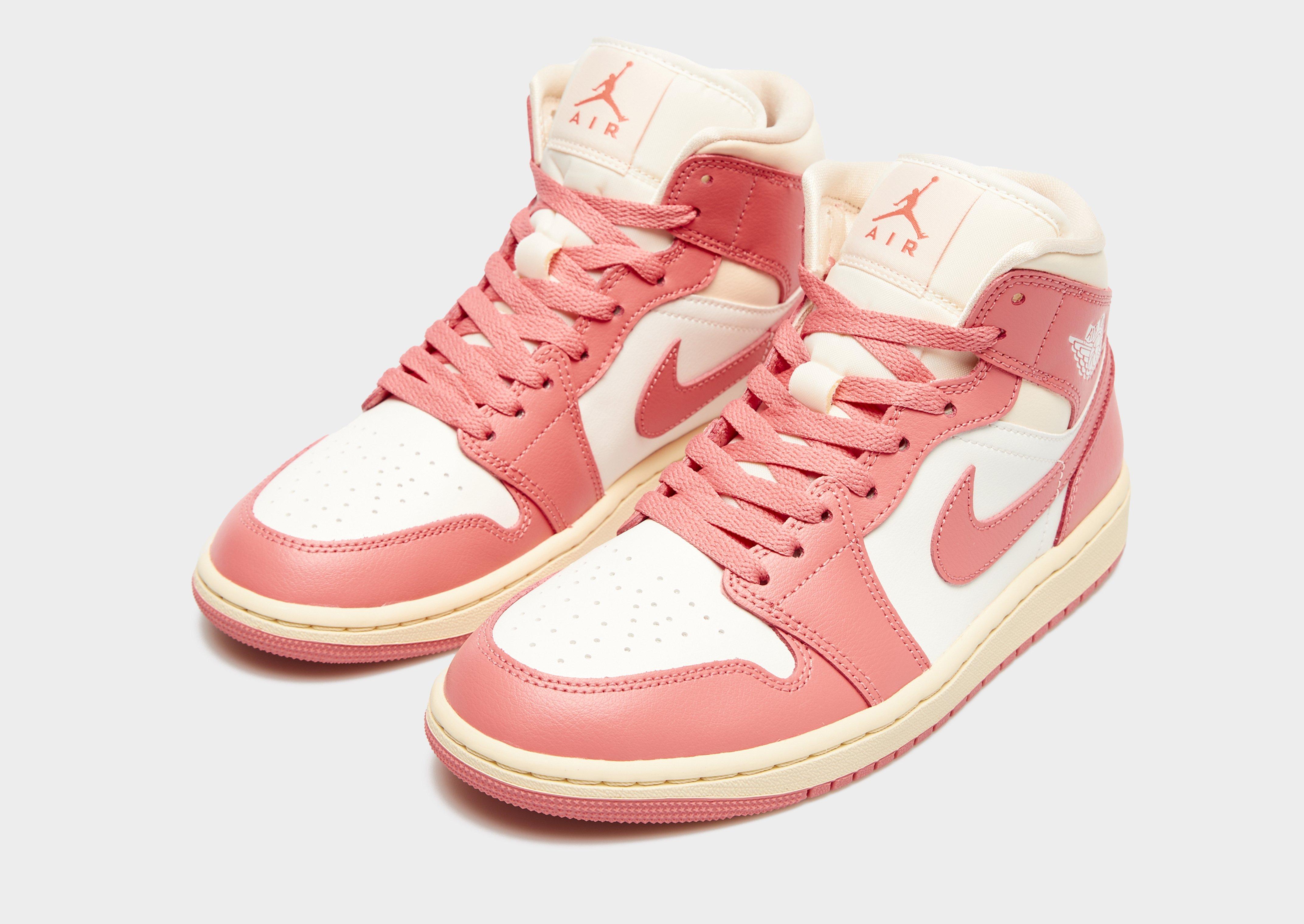 Kedai moterims JORDAN AIR 1 MID BQ6472-109 Rusva