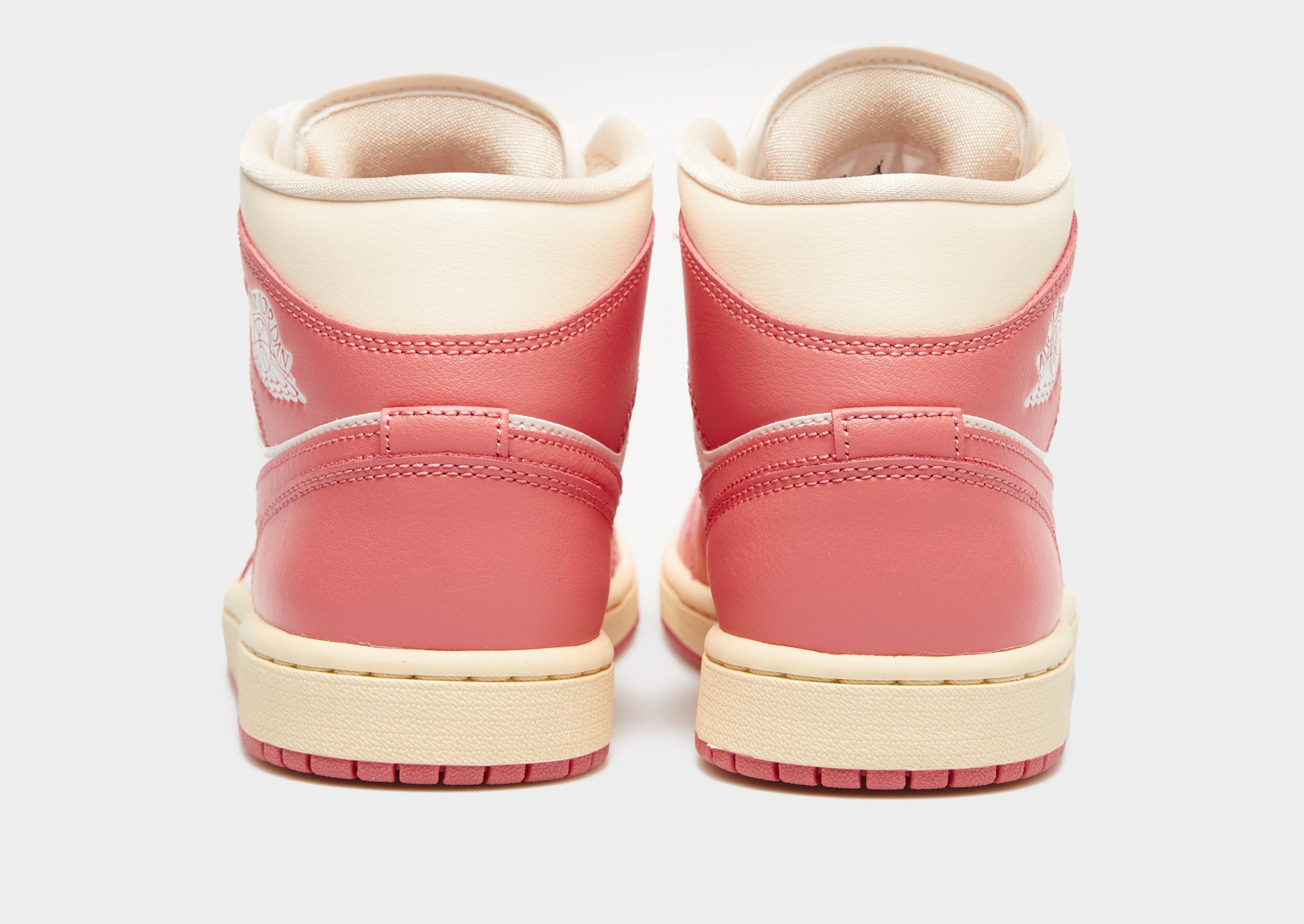 Kedai moterims JORDAN AIR 1 MID BQ6472-109 Rusva