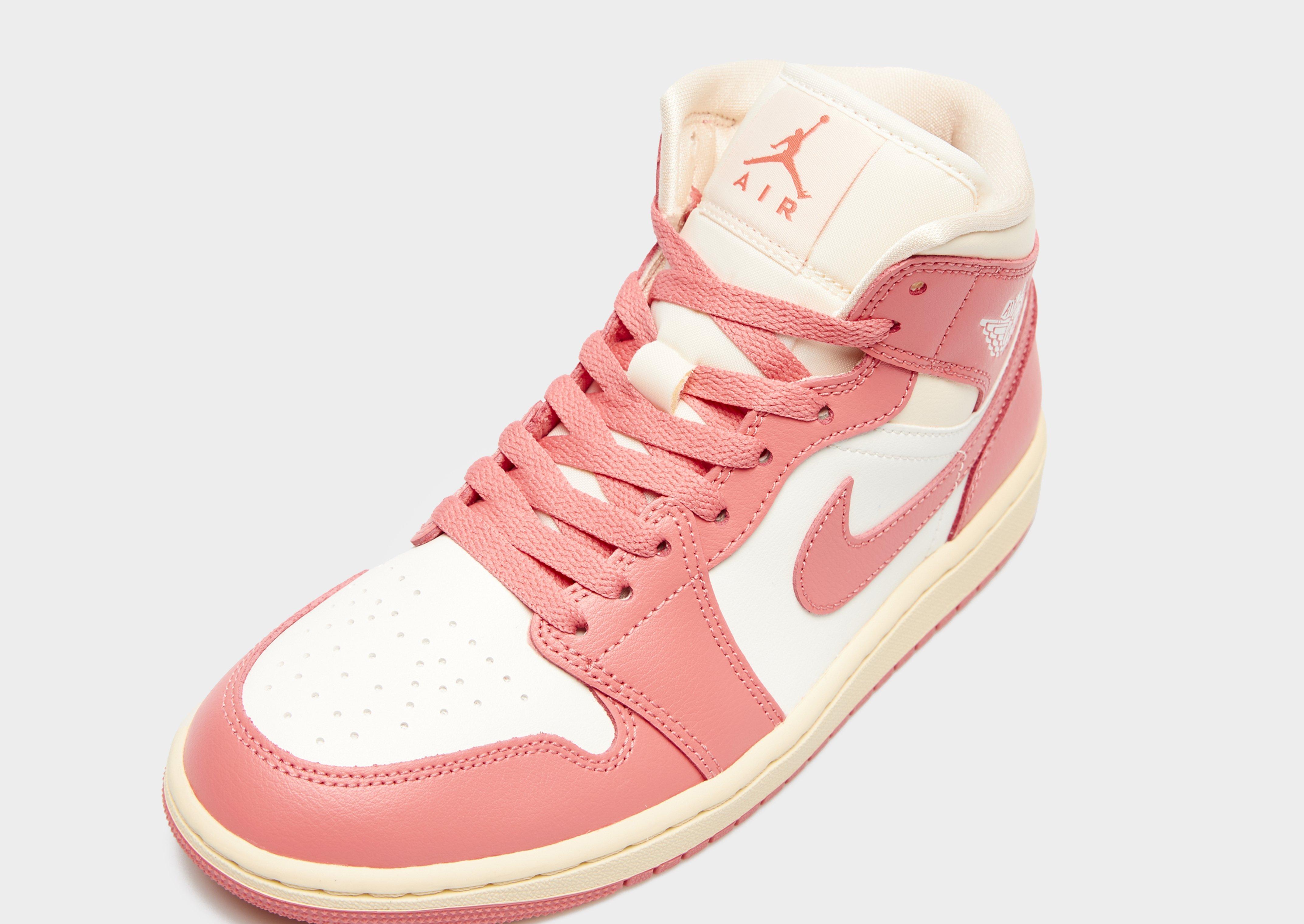 Kedai moterims JORDAN AIR 1 MID BQ6472-109 Rusva