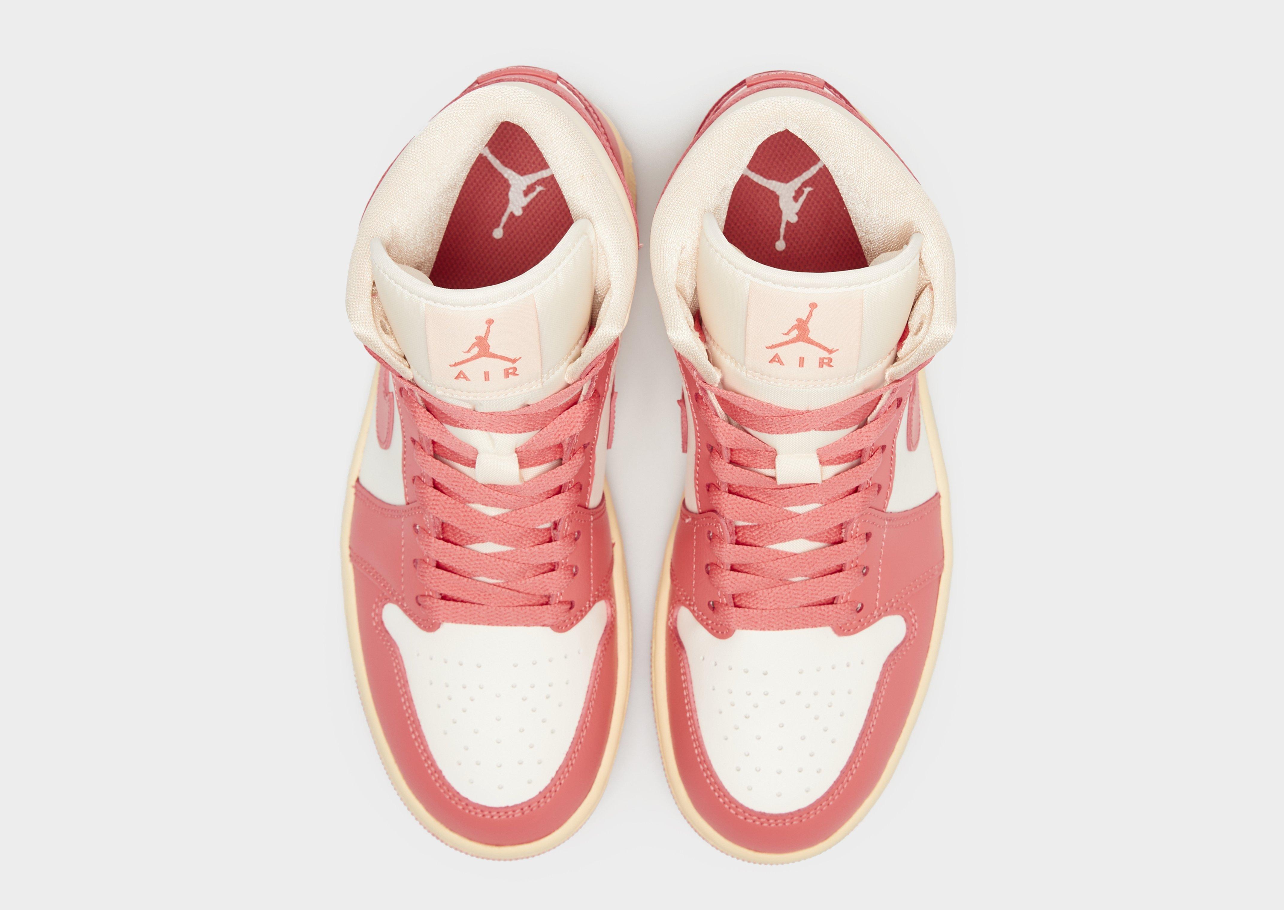 Kedai moterims JORDAN AIR 1 MID BQ6472-109 Rusva