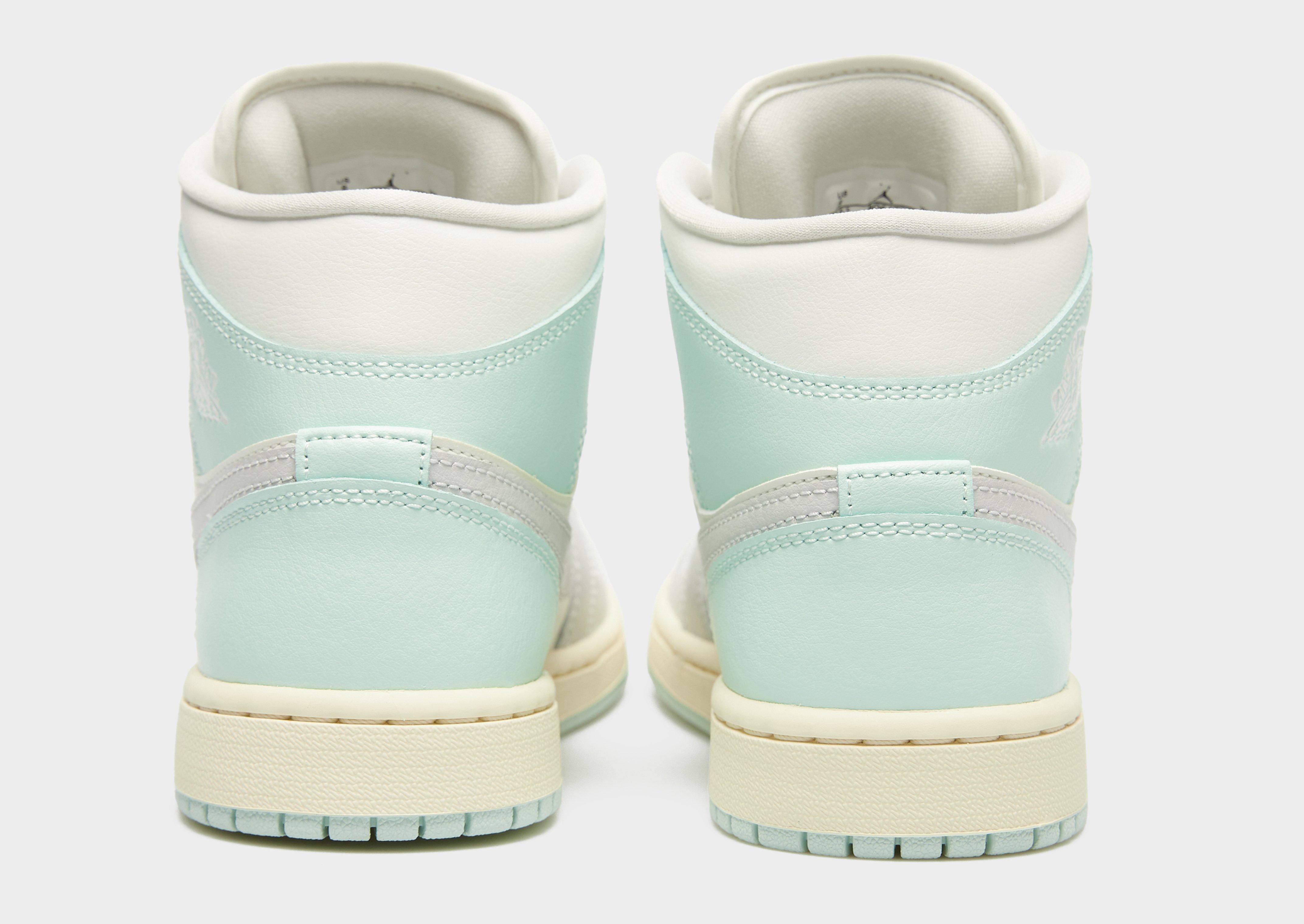 Дамски обувки WMNS AIR JORDAN 1 MID  BQ6472-134 Ментов