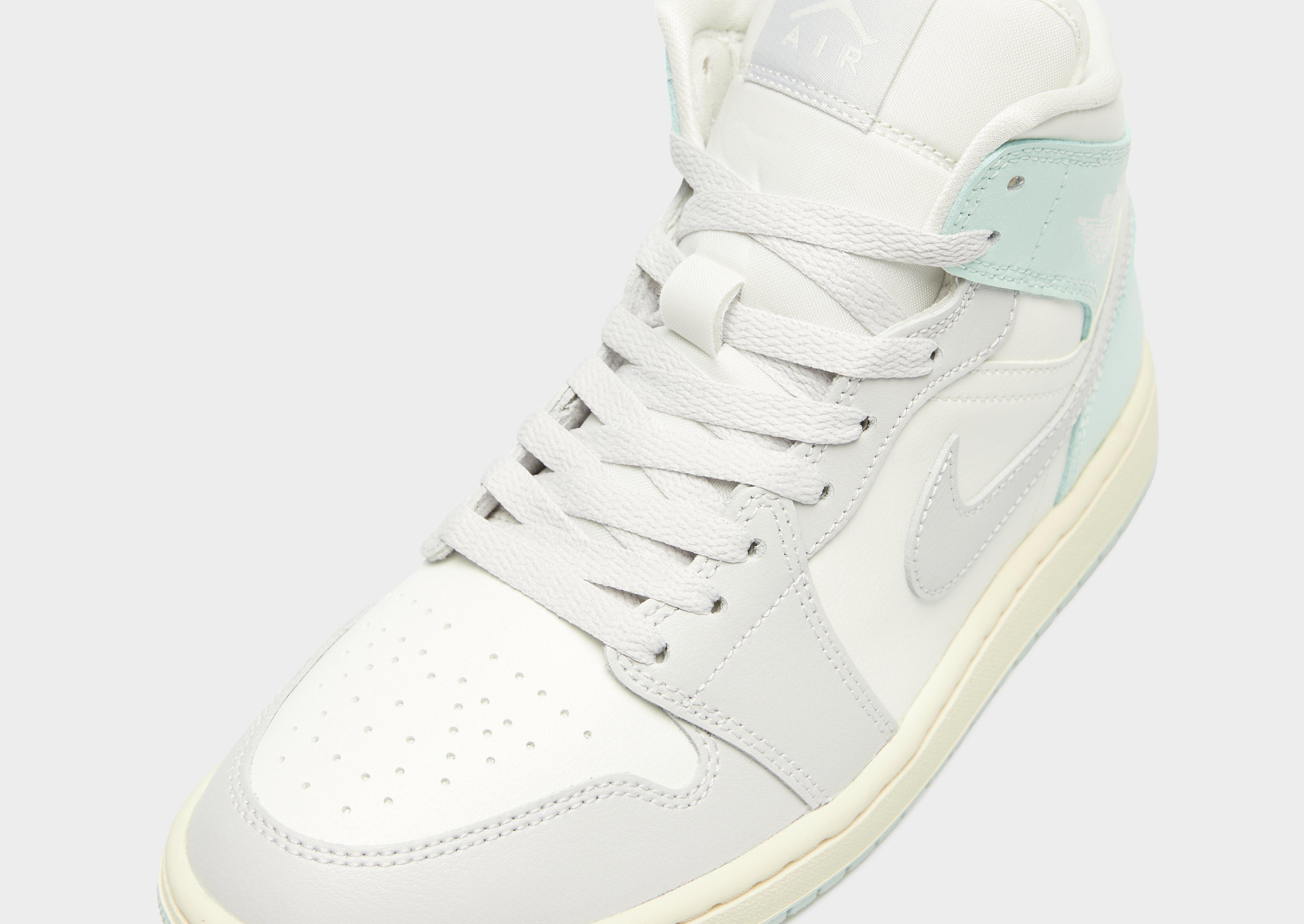 Дамски обувки WMNS AIR JORDAN 1 MID  BQ6472-134 Ментов