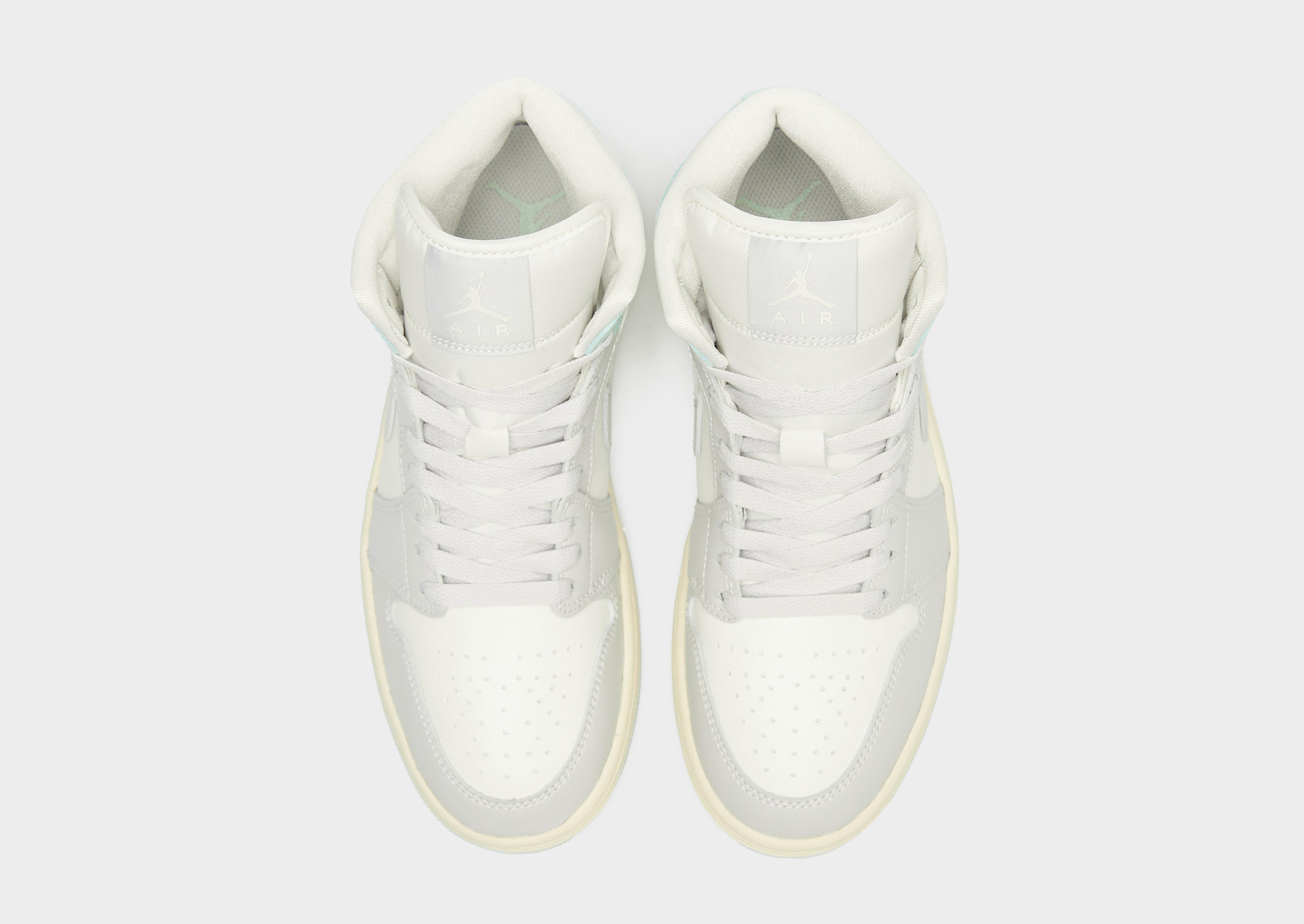 Дамски обувки WMNS AIR JORDAN 1 MID  BQ6472-134 Ментов