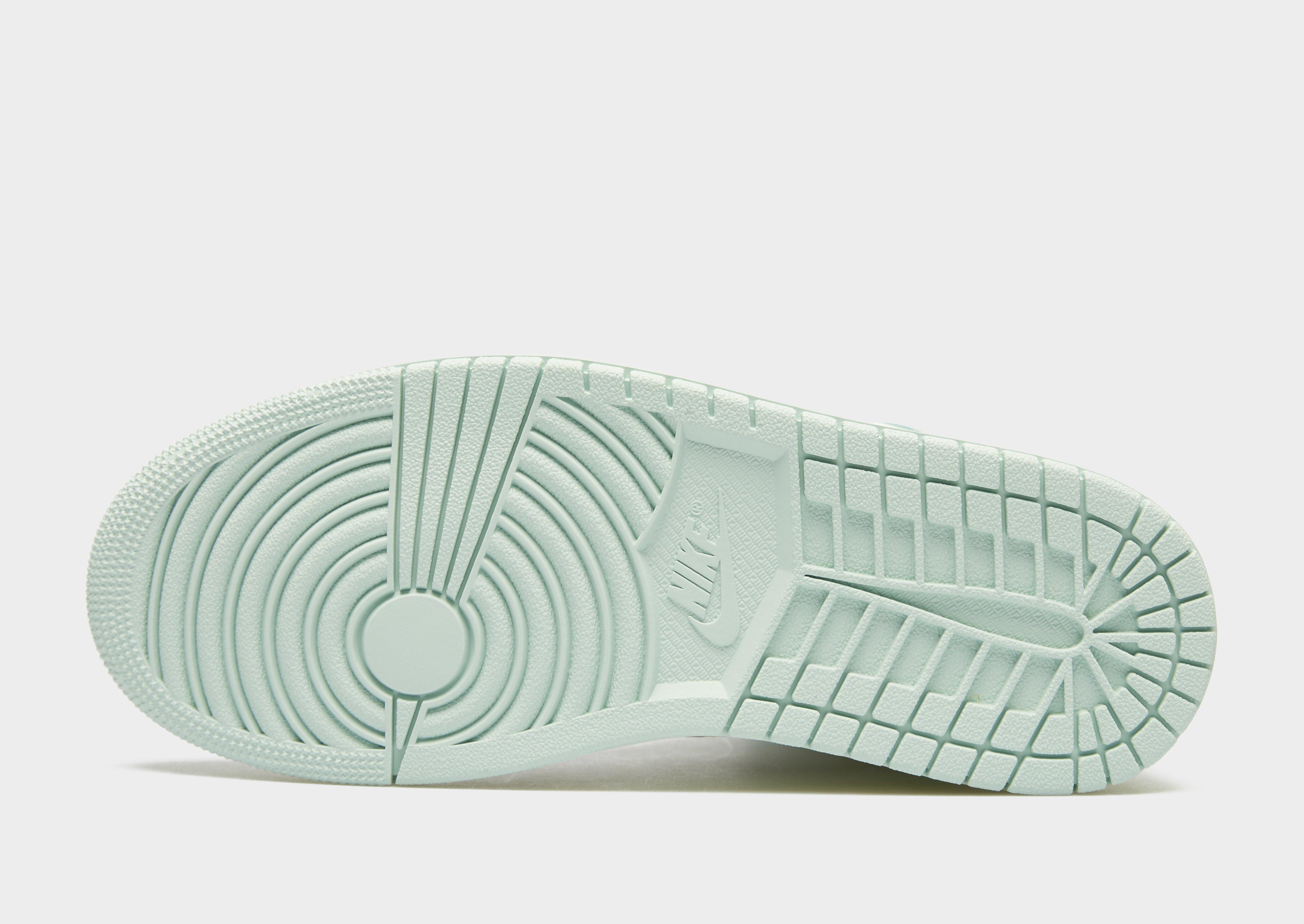 Дамски обувки WMNS AIR JORDAN 1 MID  BQ6472-134 Ментов