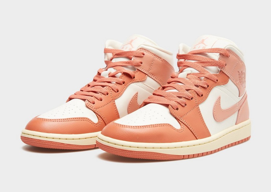 Kedai moterims AIR JORDAN 1 MID BQ6472-180 Balta