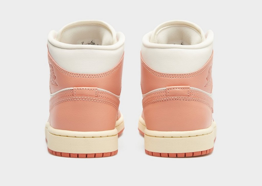 Kedai moterims AIR JORDAN 1 MID BQ6472-180 Balta