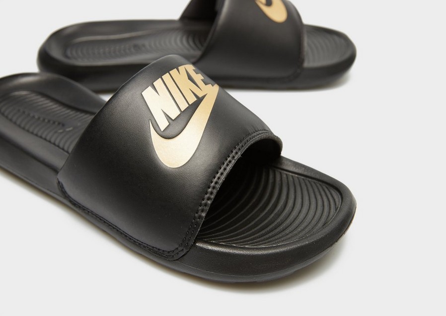 Șlapi pentru bărbați NIKE VICTORI ONE SLIDE  CN9675-006 Negru