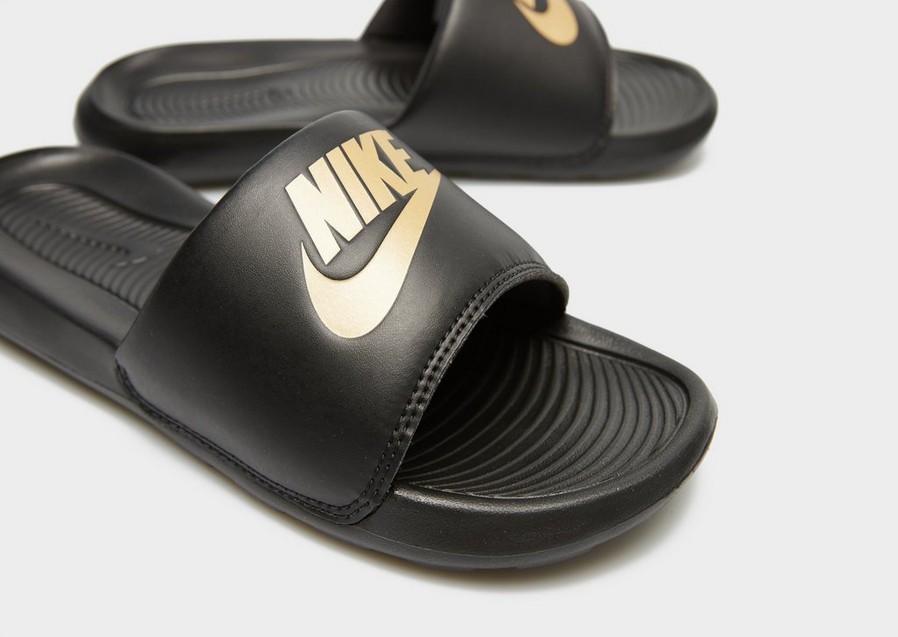 Férfi papucsok és flip-flopok NIKE VICTORI ONE SLIDE 