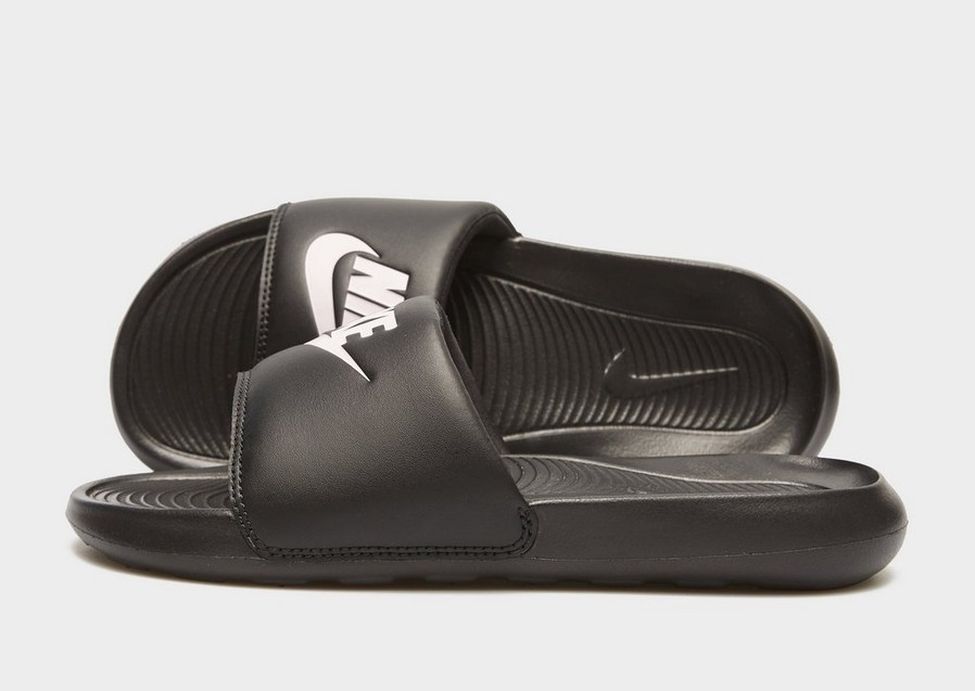 Жіночі шльопанці NIKE VICTORI ONE  CN9677-002 Чорний