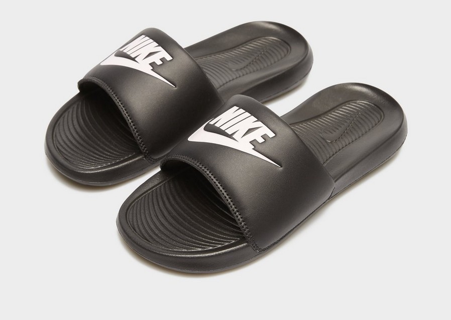 Жіночі шльопанці NIKE VICTORI ONE  CN9677-002 Чорний