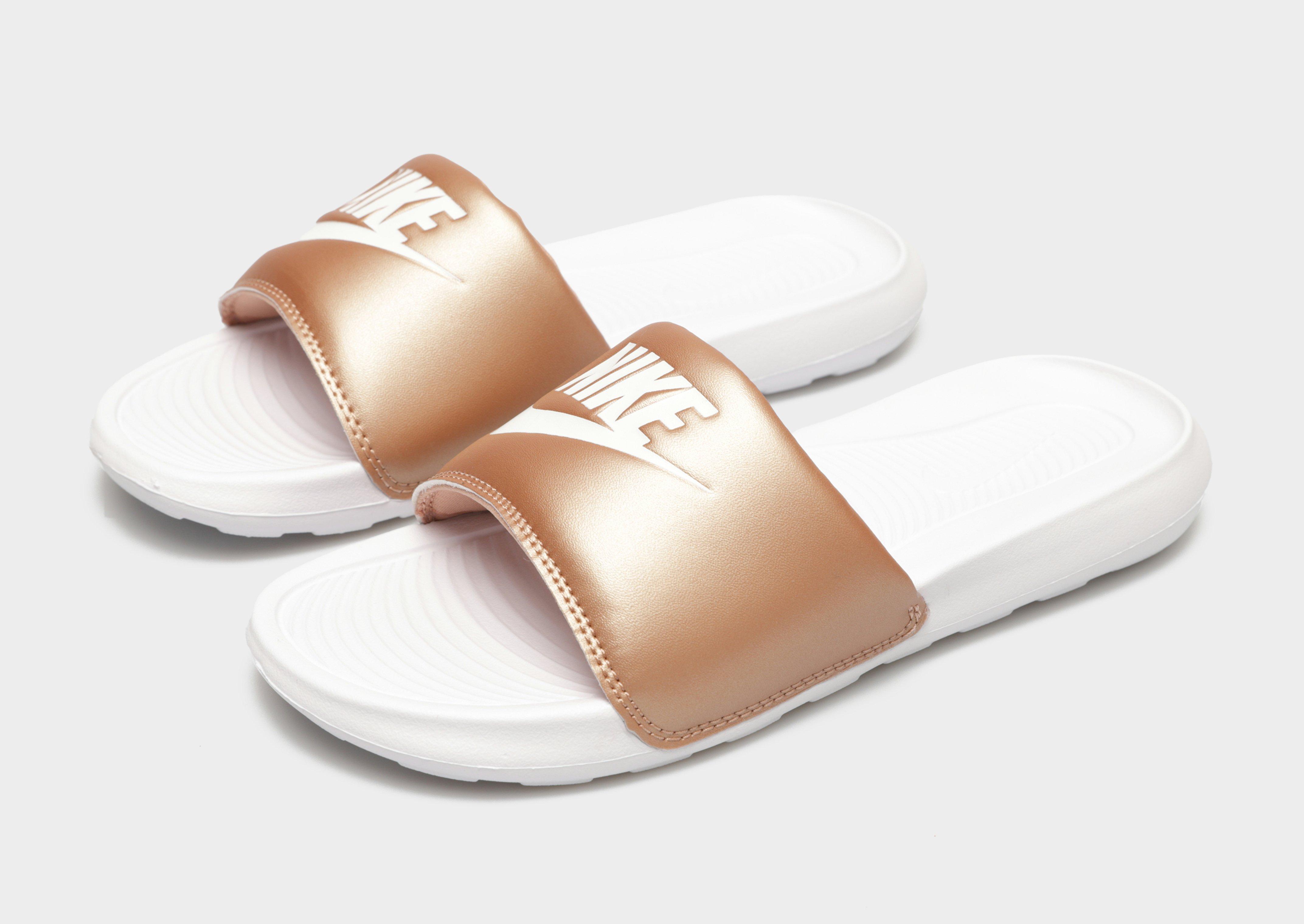 Šlepetės moterims NIKE VICTORI ONE SLIDE  CN9677-900 Geltona