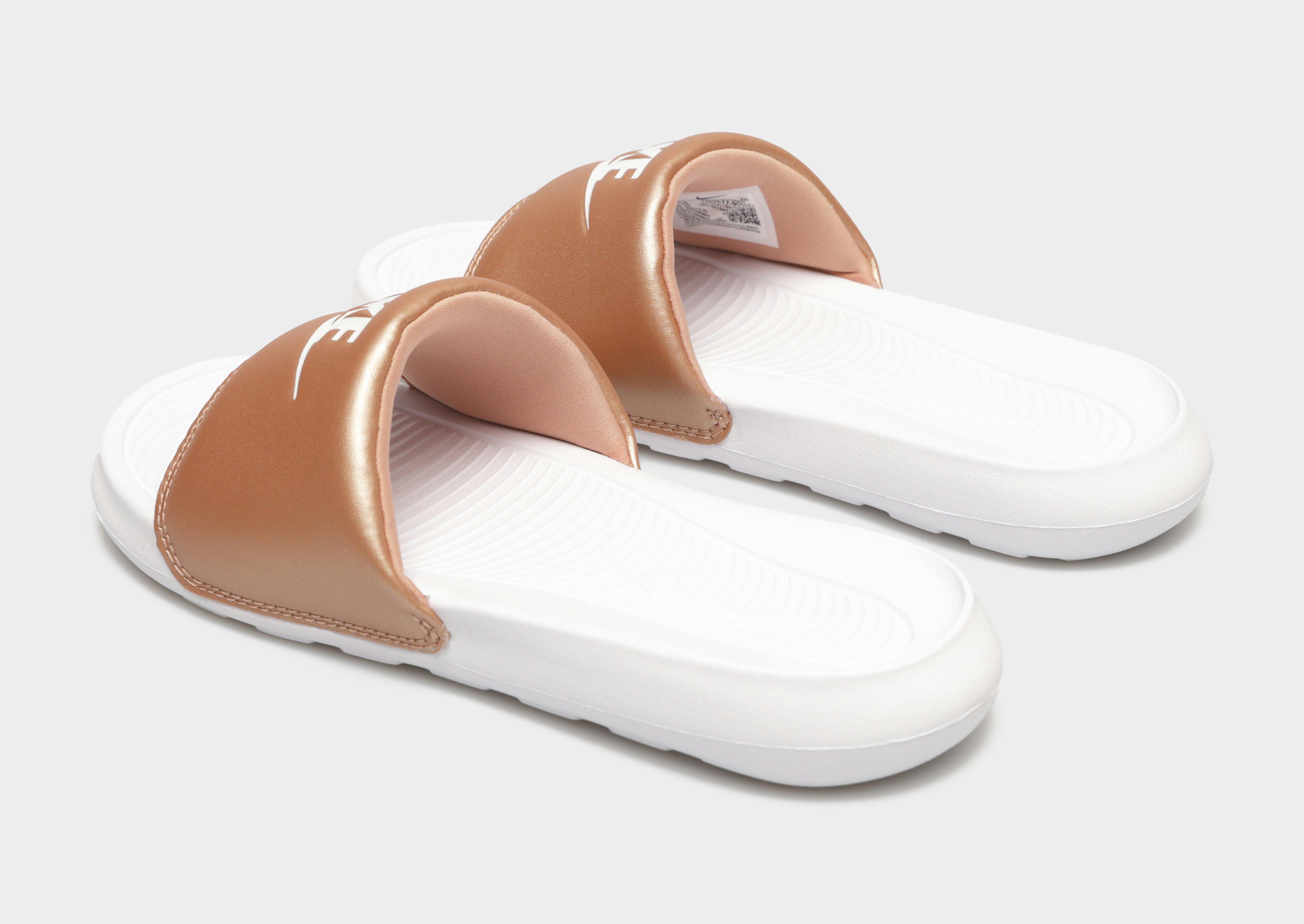 Šlepetės moterims NIKE VICTORI ONE SLIDE  CN9677-900 Geltona