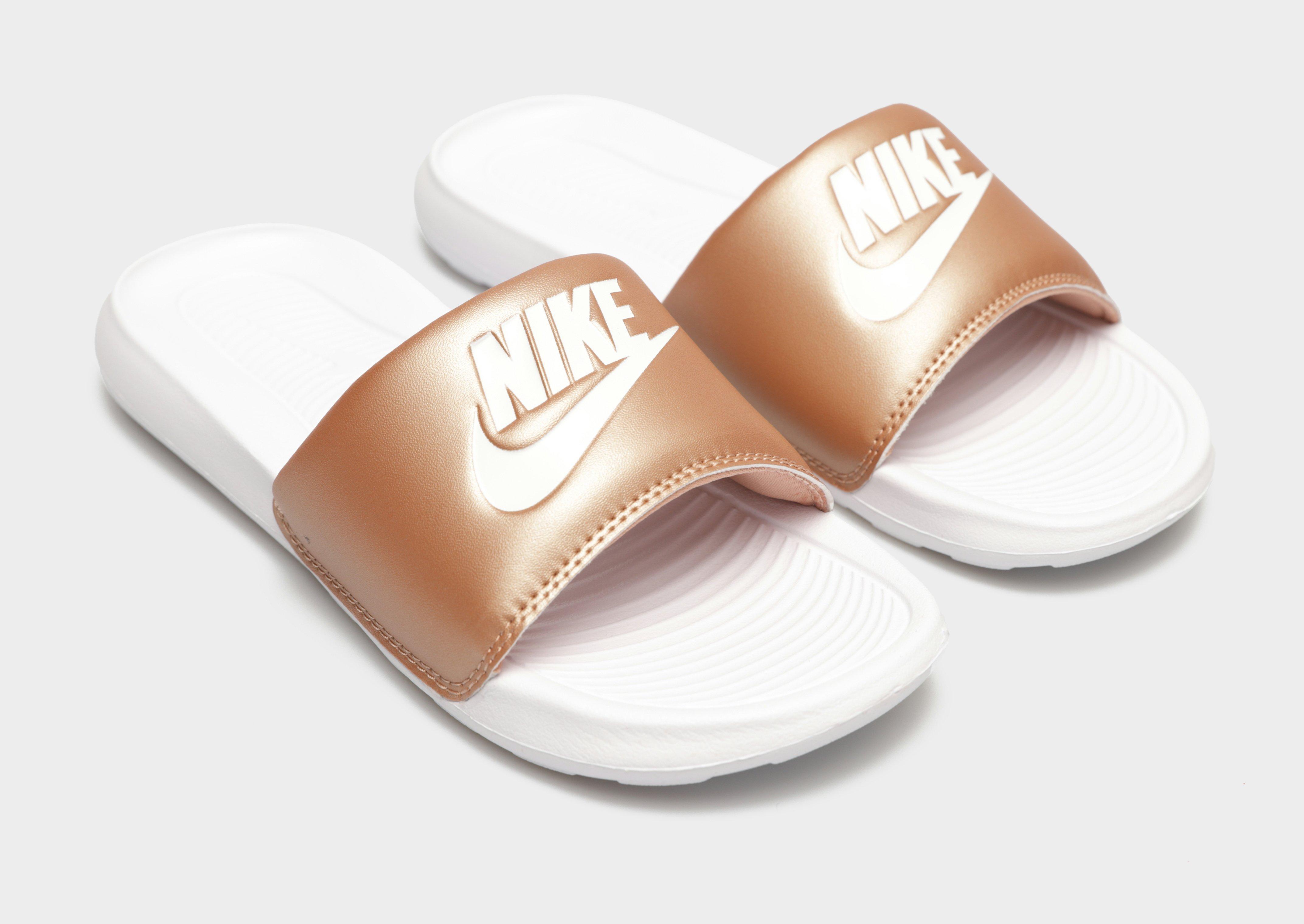 Šlepetės moterims NIKE VICTORI ONE SLIDE  CN9677-900 Geltona