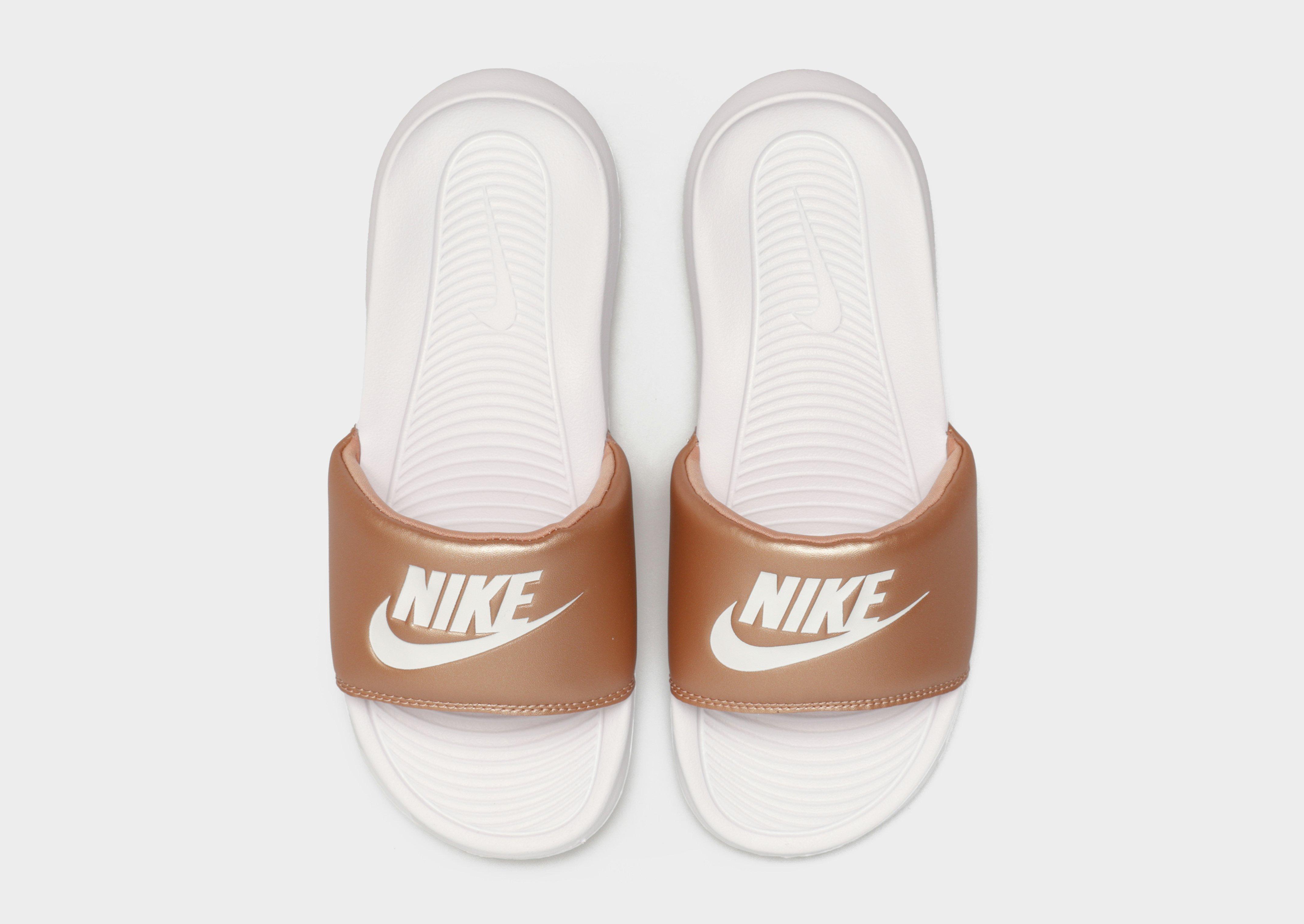 Šlepetės moterims NIKE VICTORI ONE SLIDE  CN9677-900 Geltona