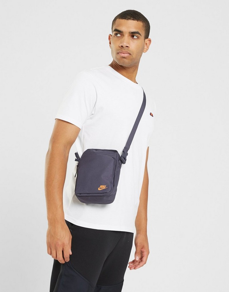Női sporttáská NIKE NŐI TÁSKA NIKE HERITAGE DB0456-015 Szürke