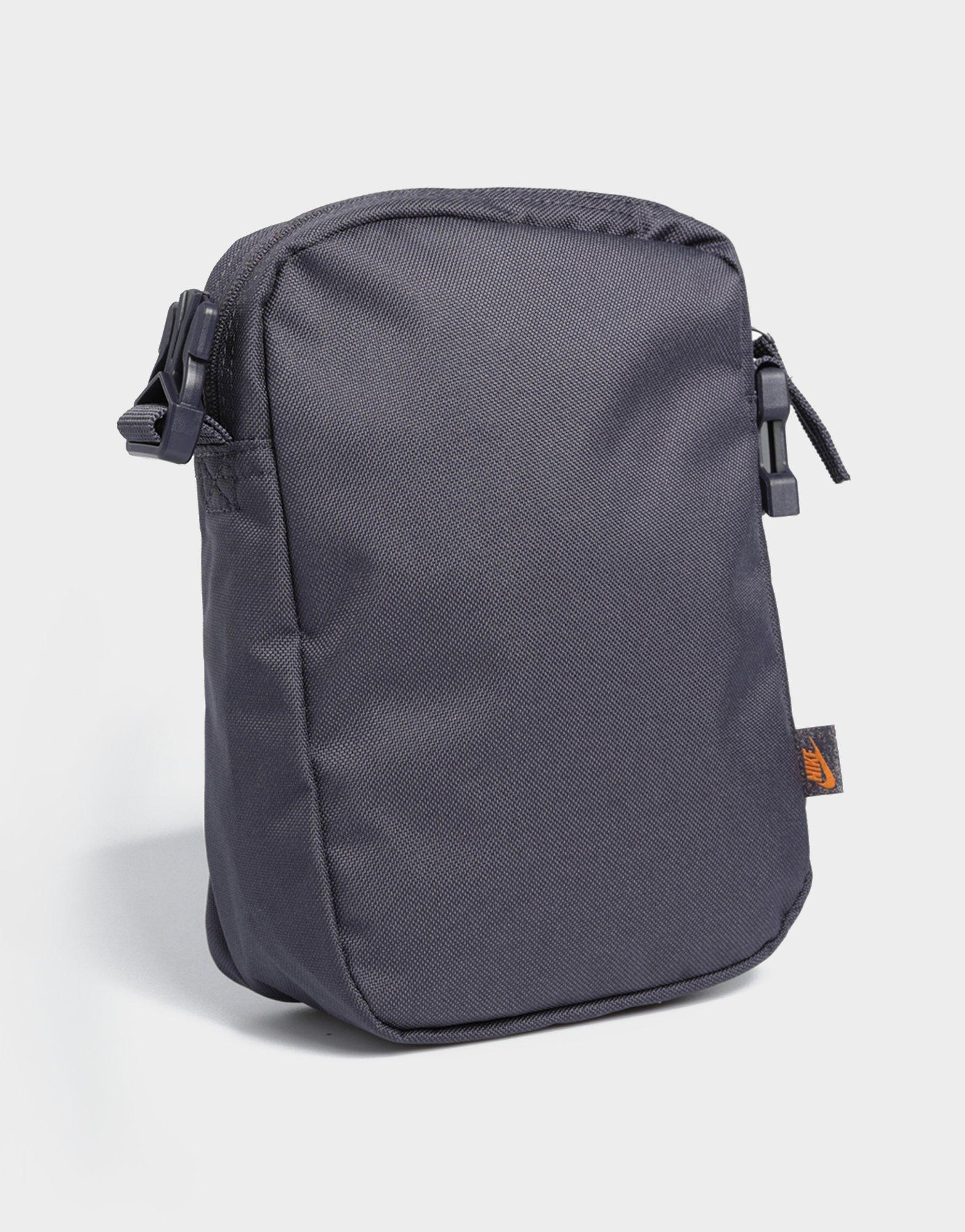 Damska NIKE TOREBKA NIKE HERITAGE DB0456-015 Szary