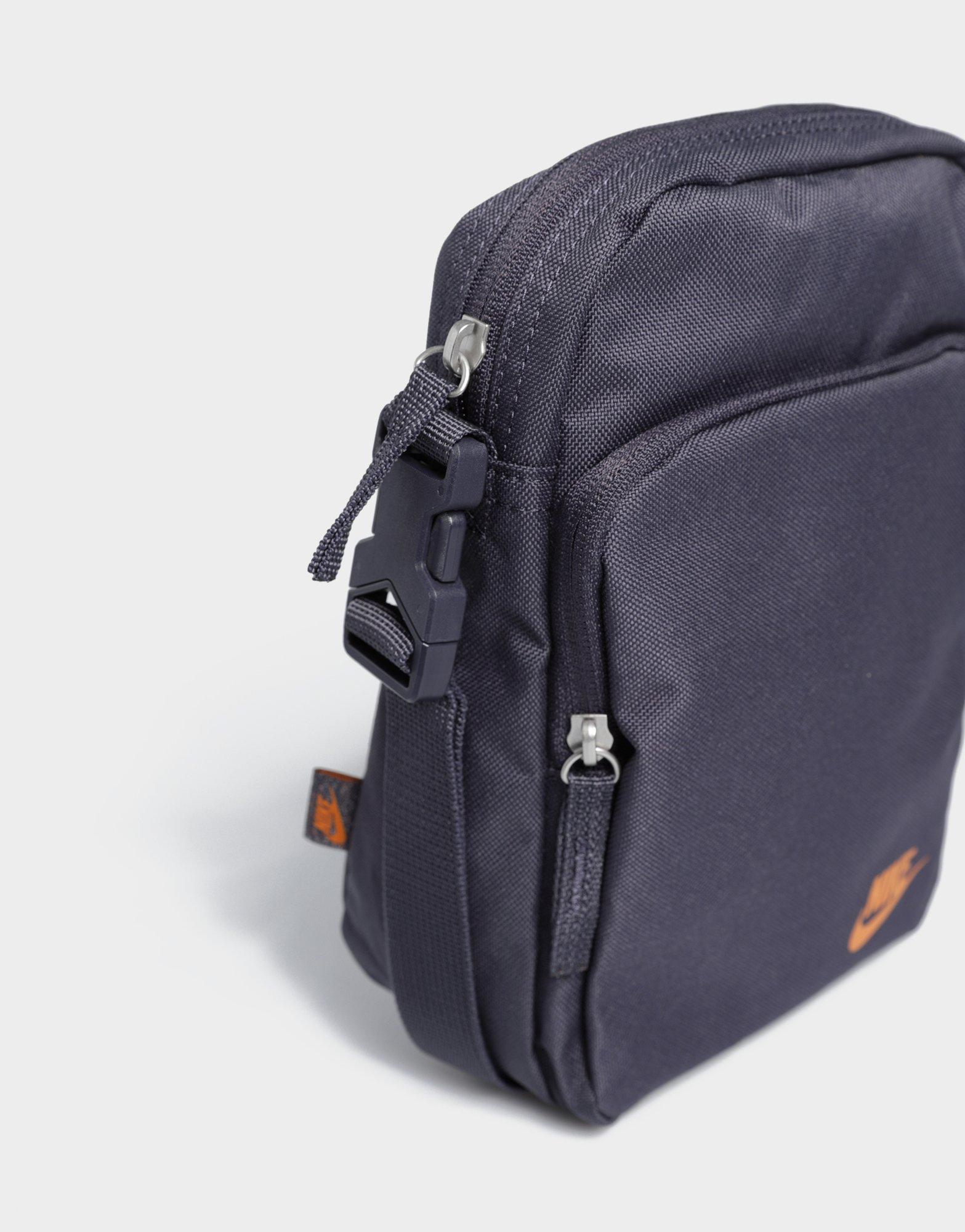 Damska NIKE TOREBKA NIKE HERITAGE DB0456-015 Szary