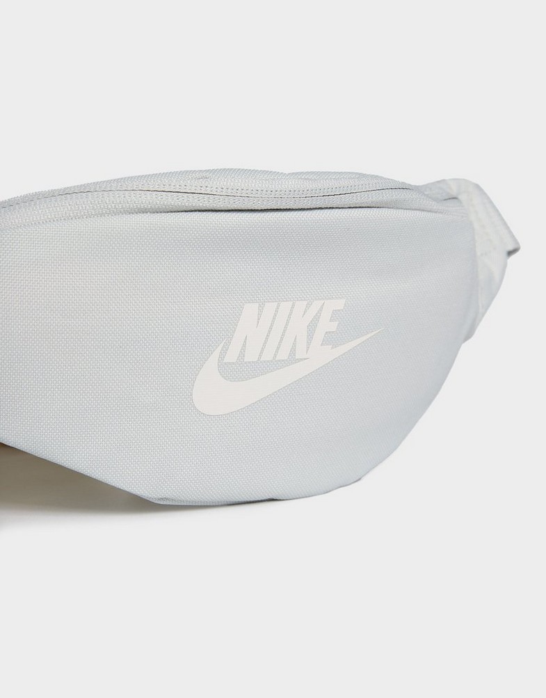 Жіночі сумки і сумочки NIKE СУМКА NK HERITAGE S WAISTPACK DB0488-035 Сріблястий