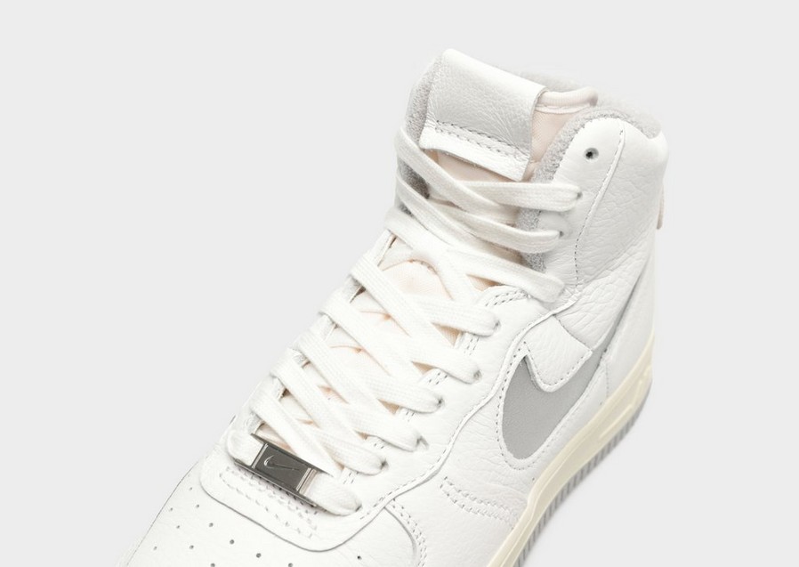 Adidași de damă NIKE W AF1 SCULPT DC3590-101 Alb