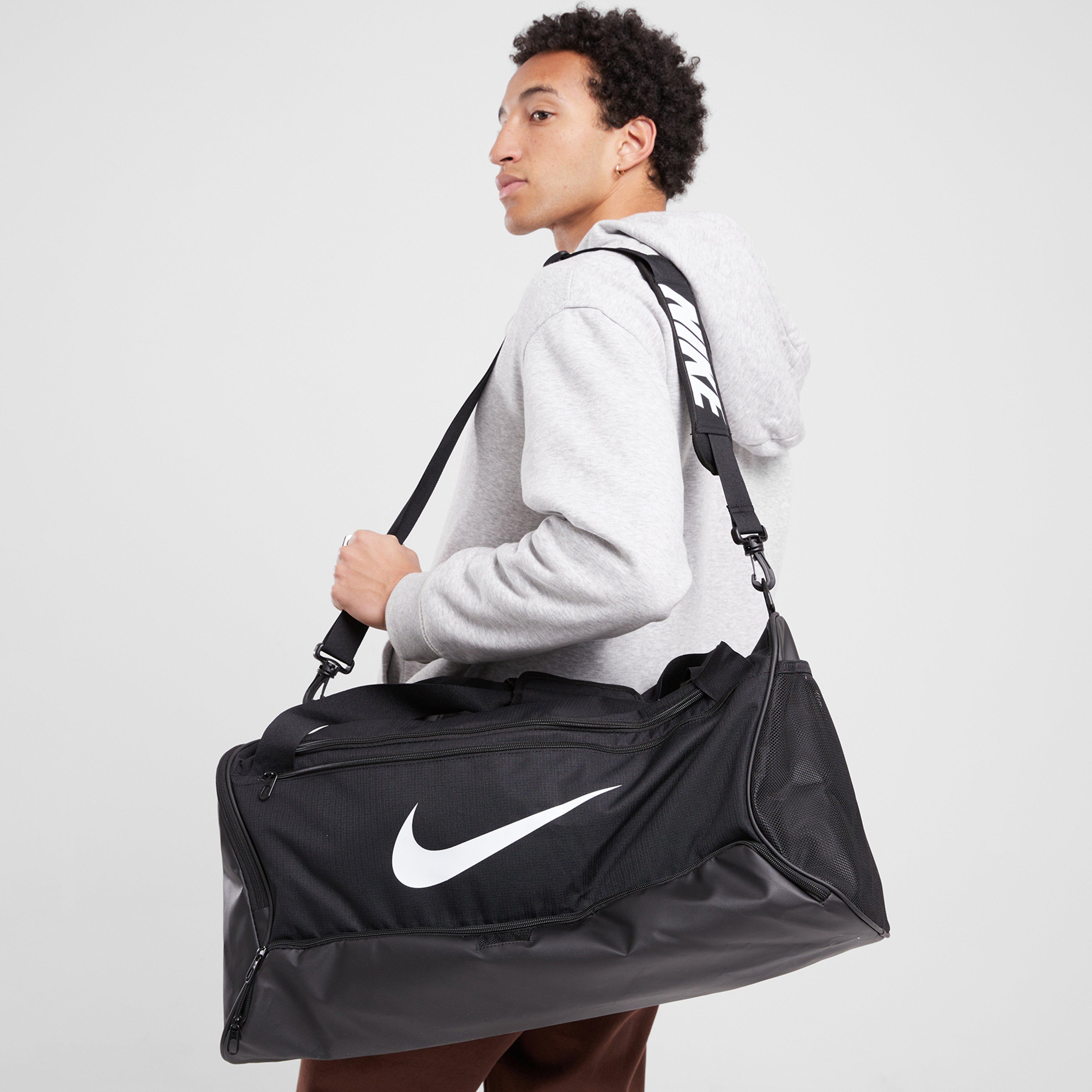 Geantă sport pentru femei NIKE GEANTĂ  BUSTIERĂSILIA 9.5