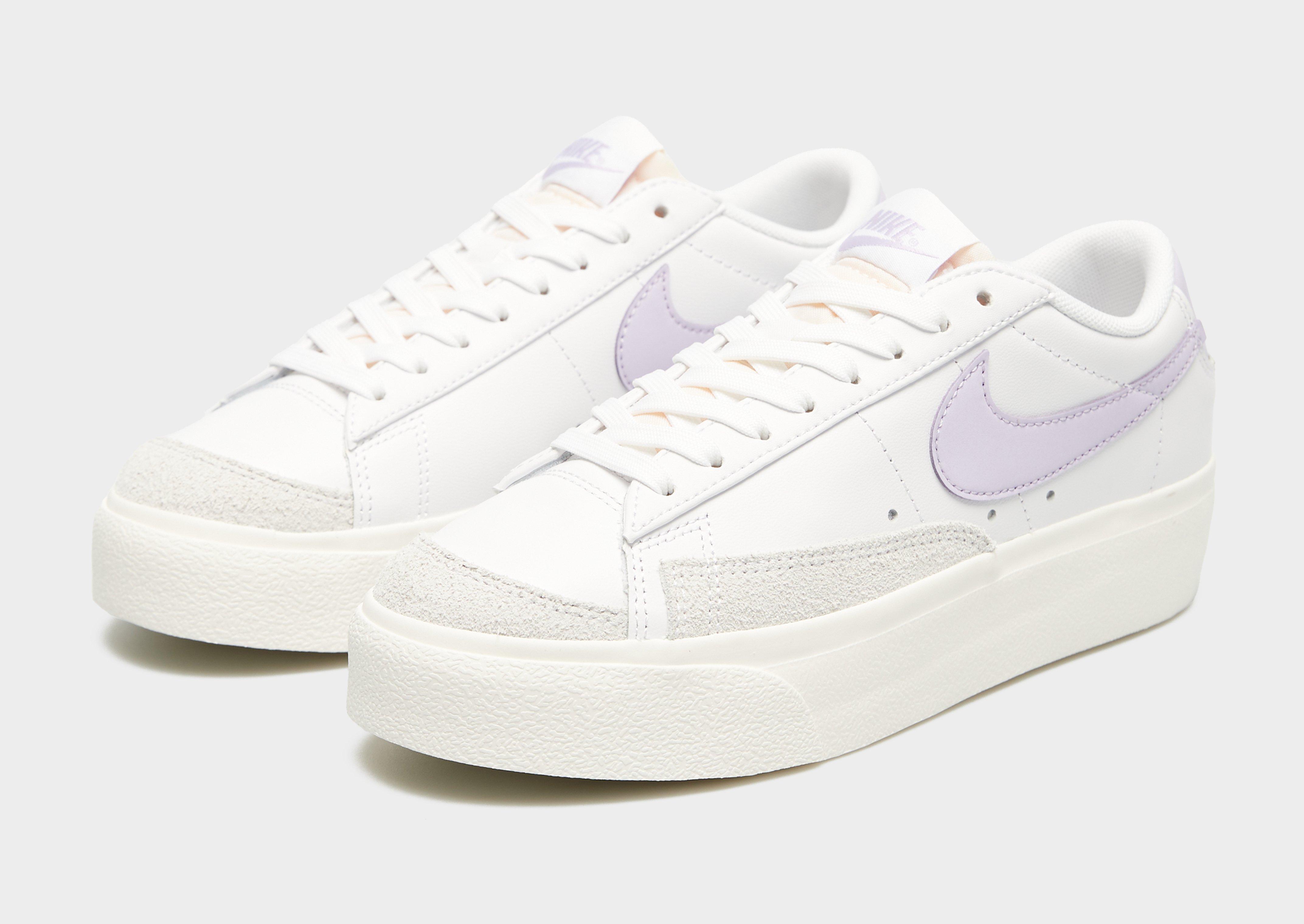 Kedai moterims NIKE BLAZER LOW PLATFORM  DJ0292-114 Balta