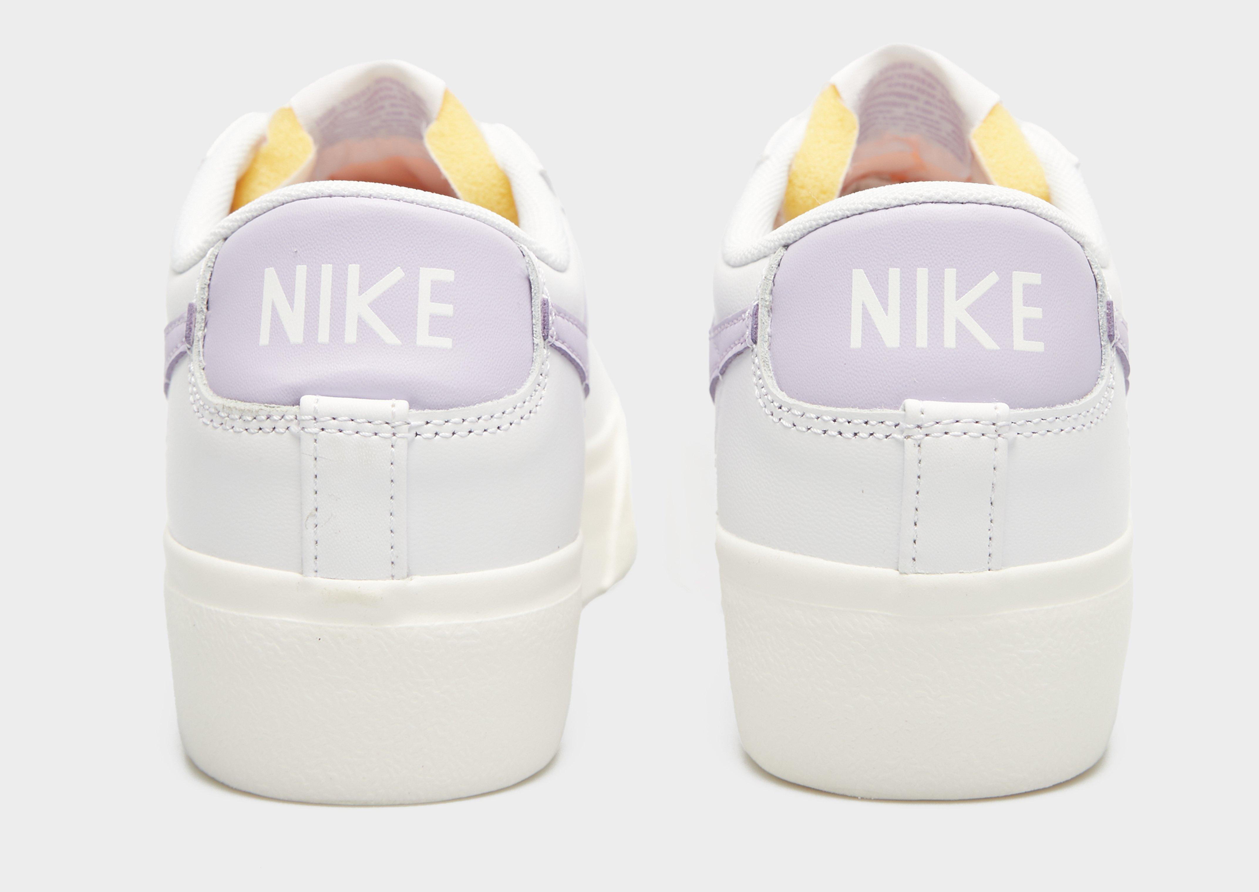 Kedai moterims NIKE BLAZER LOW PLATFORM  DJ0292-114 Balta