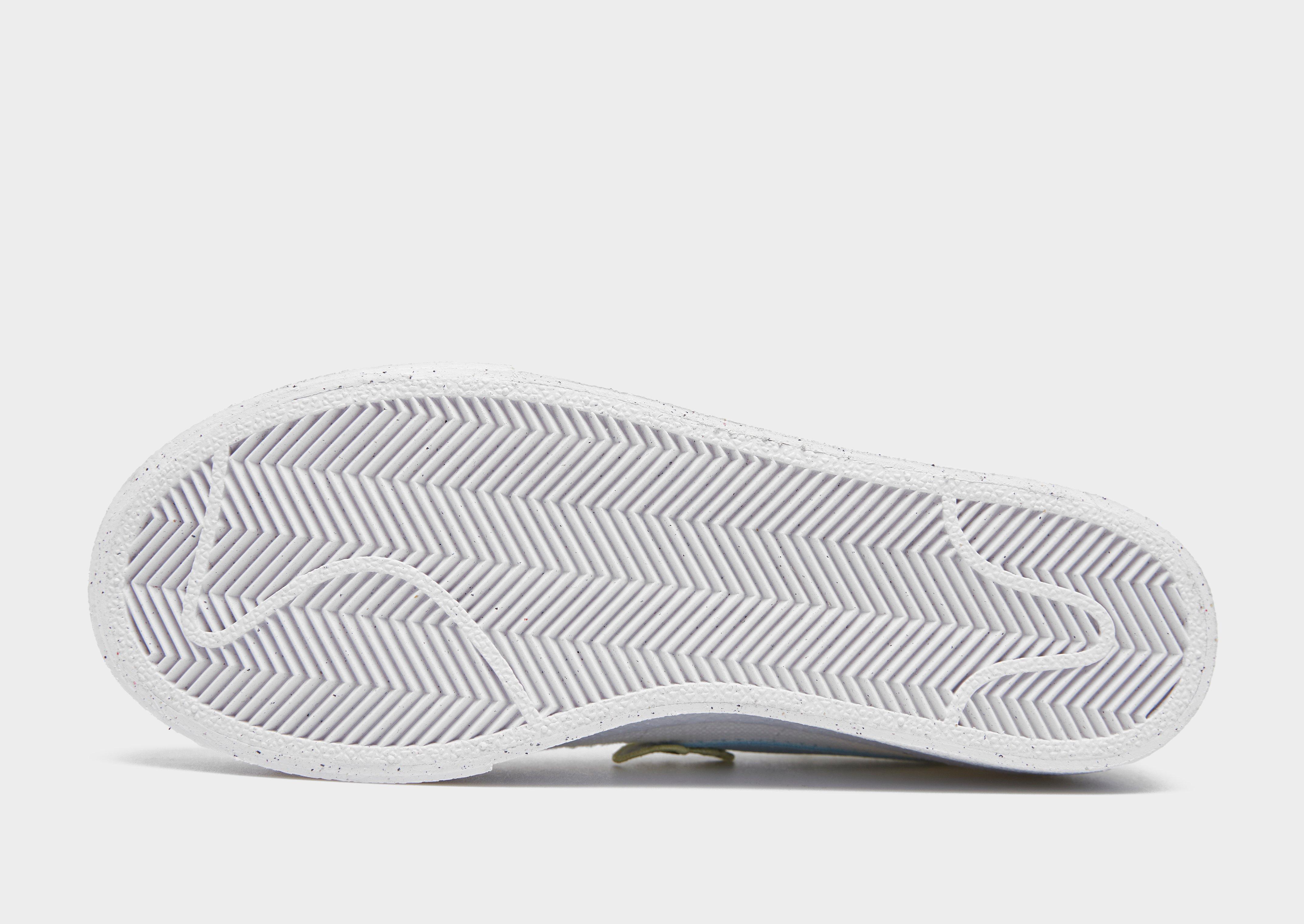 Дамски обувки NIKE BLAZER LOW PLATFORM NEXT NATURE DJ6376-100 Бял