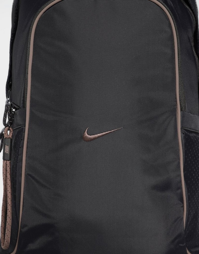Pánský batoh NIKE BATOH NK NSW ESSENTIALS BKPK DJ9789-010 Černá