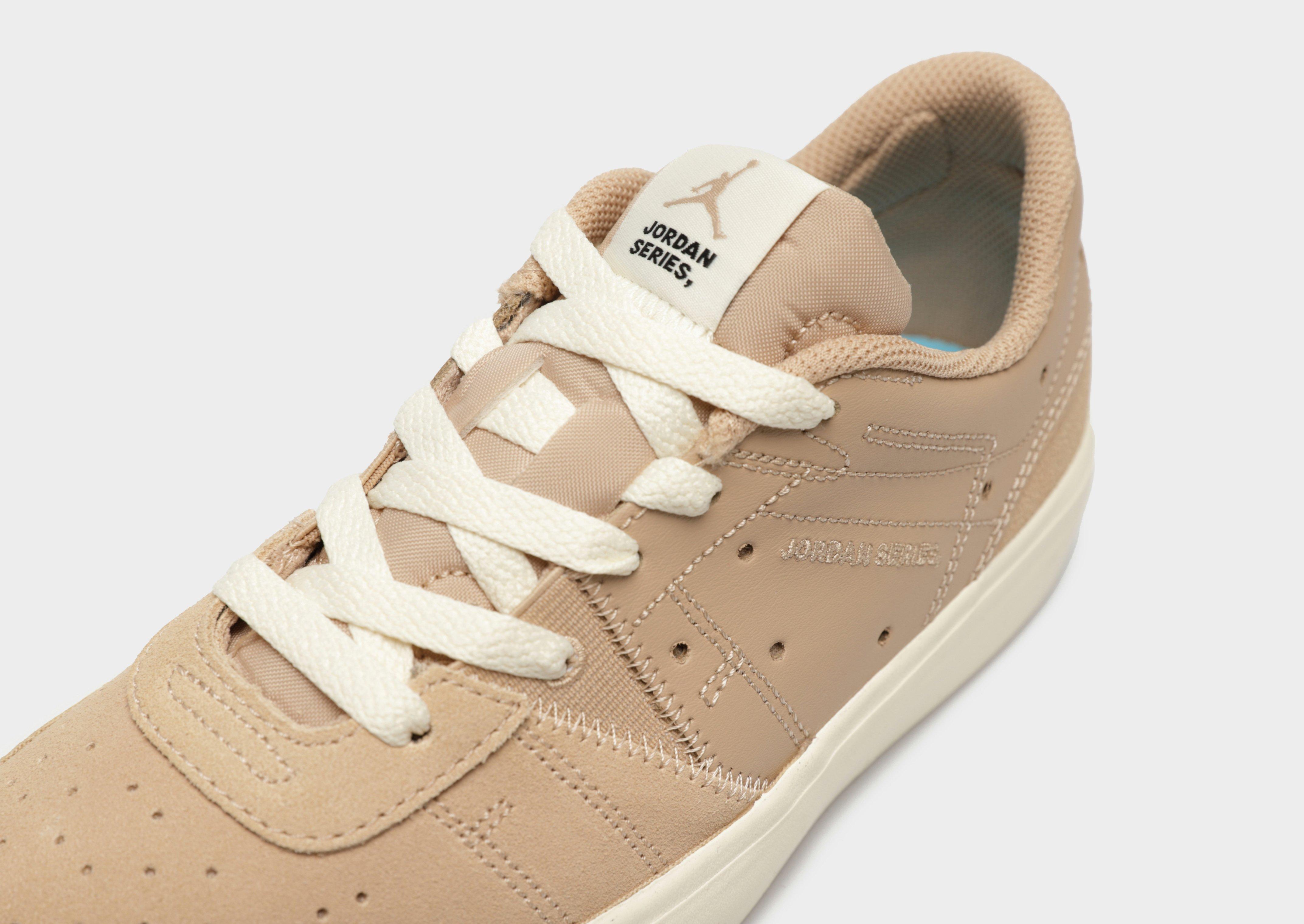 Дамски обувки WMNS JORDAN SERIES ES DN1857-200 Бежов