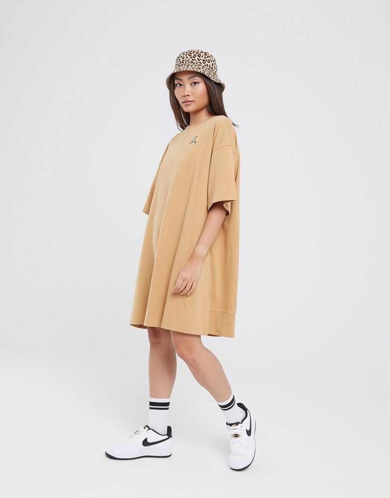 Sukienka damska SUKIENKA W JORDAN ESSEN T SHIRT DRESS DO5051-722 Beżowy